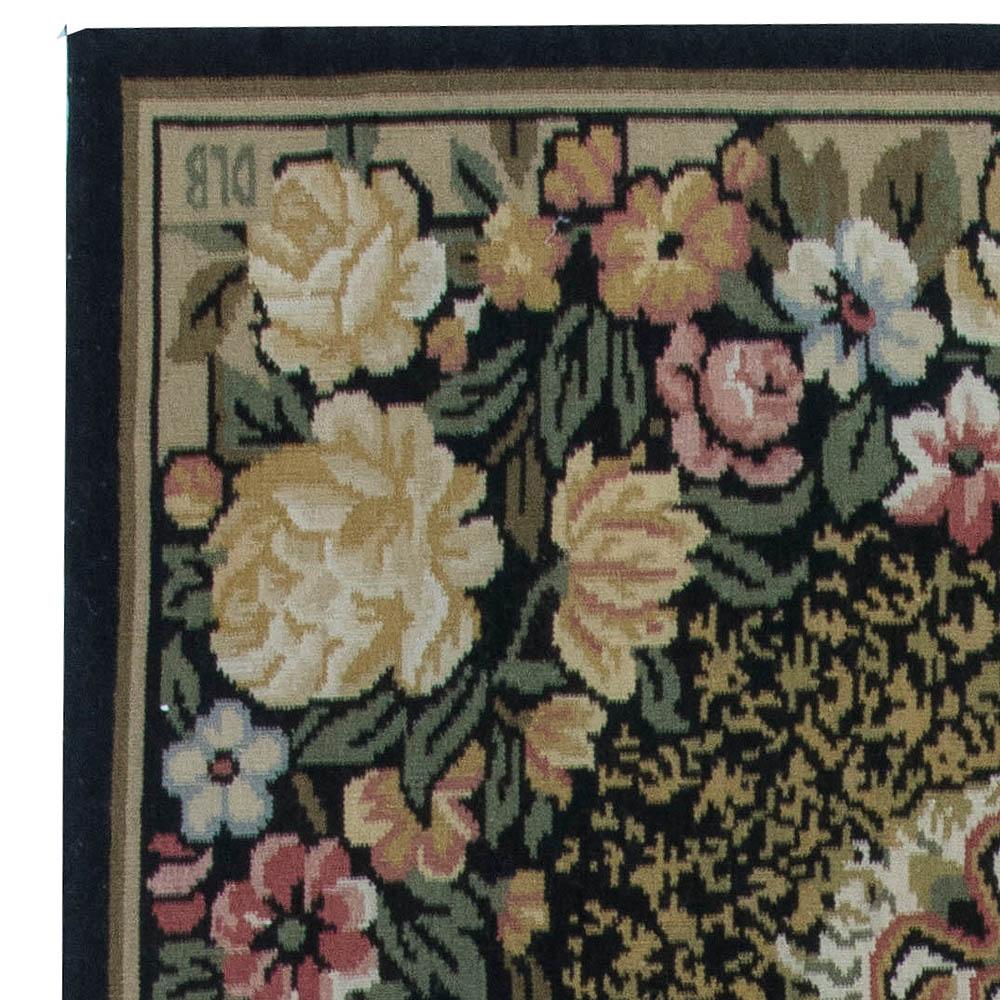 Laine Tapis en laine Bessarabiane à fleurs d'inspiration européenne contemporaine de Doris Leslie Blau en vente