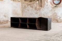 Buffet contemporain en métal éclaté de Mircea Anghel