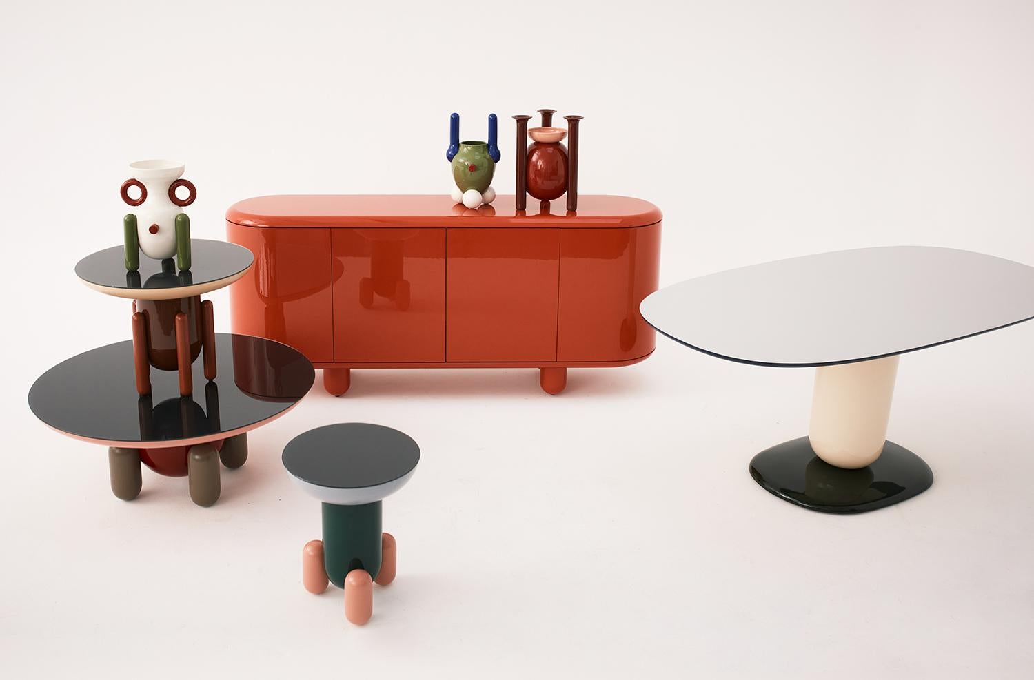 Fiberglass Contemporary small round coffee table 