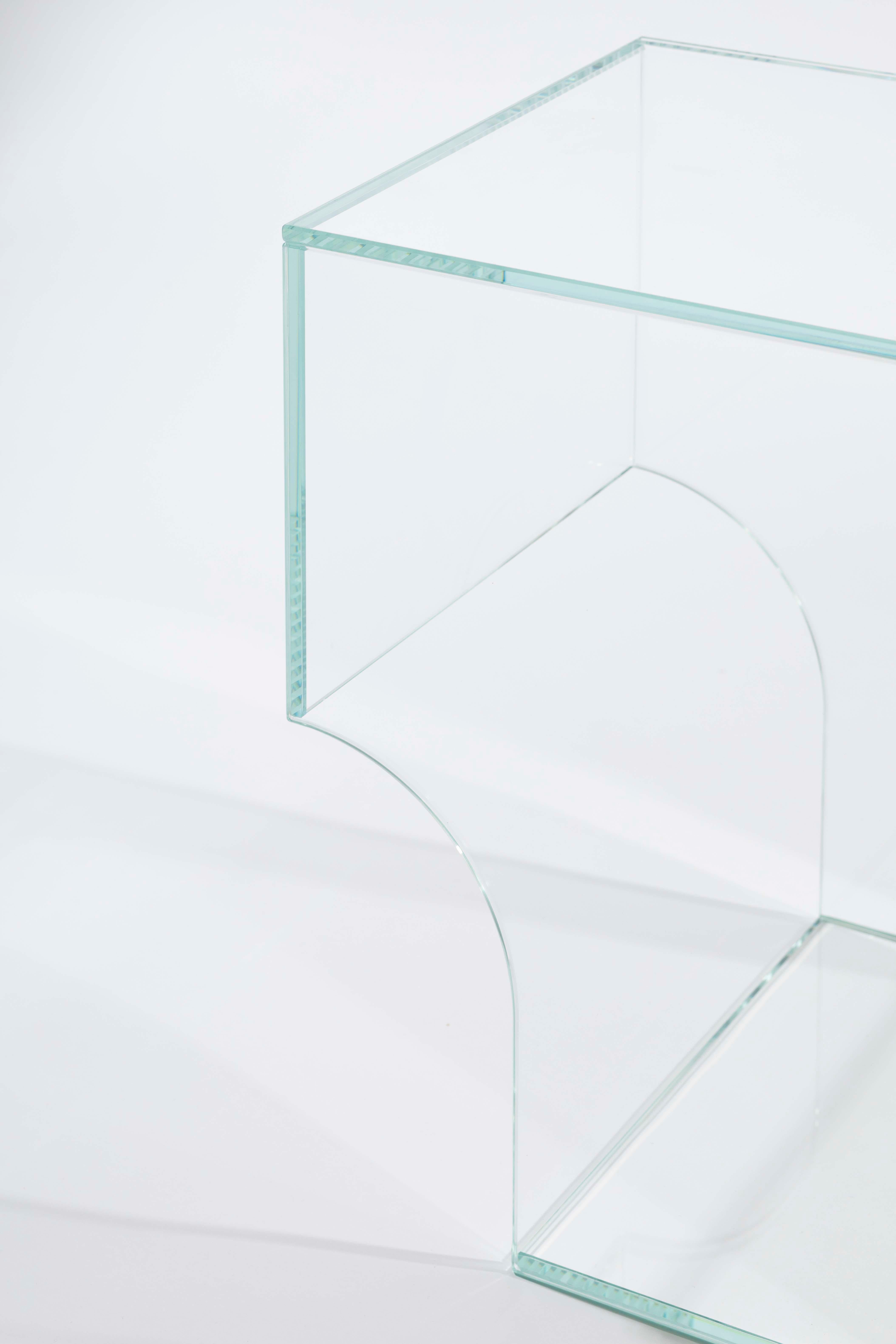 Arch 01.2 is a side table. Its strong design language sets arch 01.2 apart. Without an obvious front, back, top or bottom, the glass object can be placed as wished, which offers many possibilities.

This version: arch 01.2 side table in extra clear