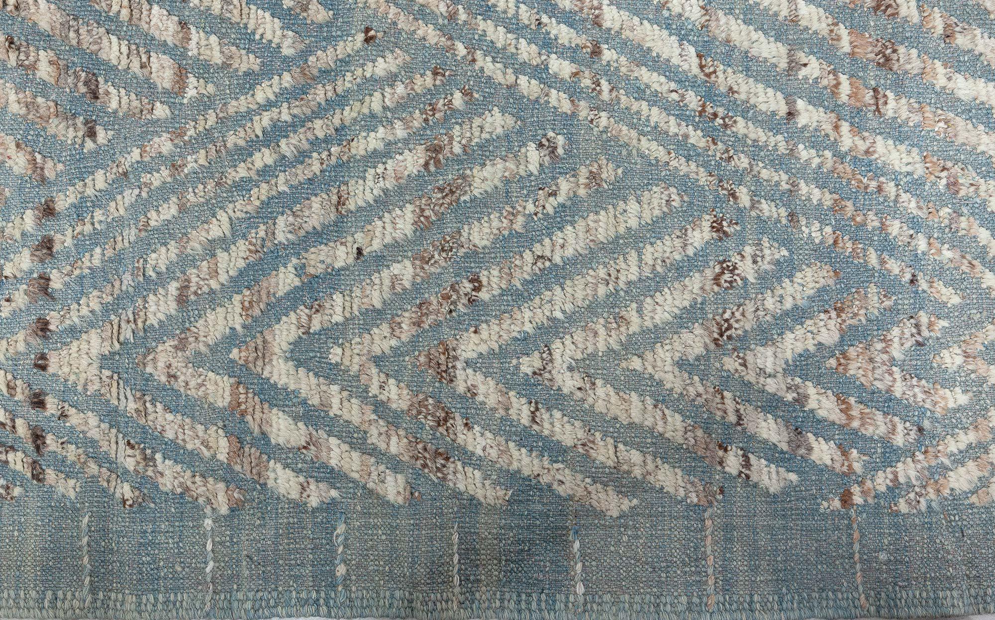 XXI secolo e contemporaneo Tappeto contemporaneo Extra Large Textural Conifers Greene & Greene di Doris Leslie Blau in vendita