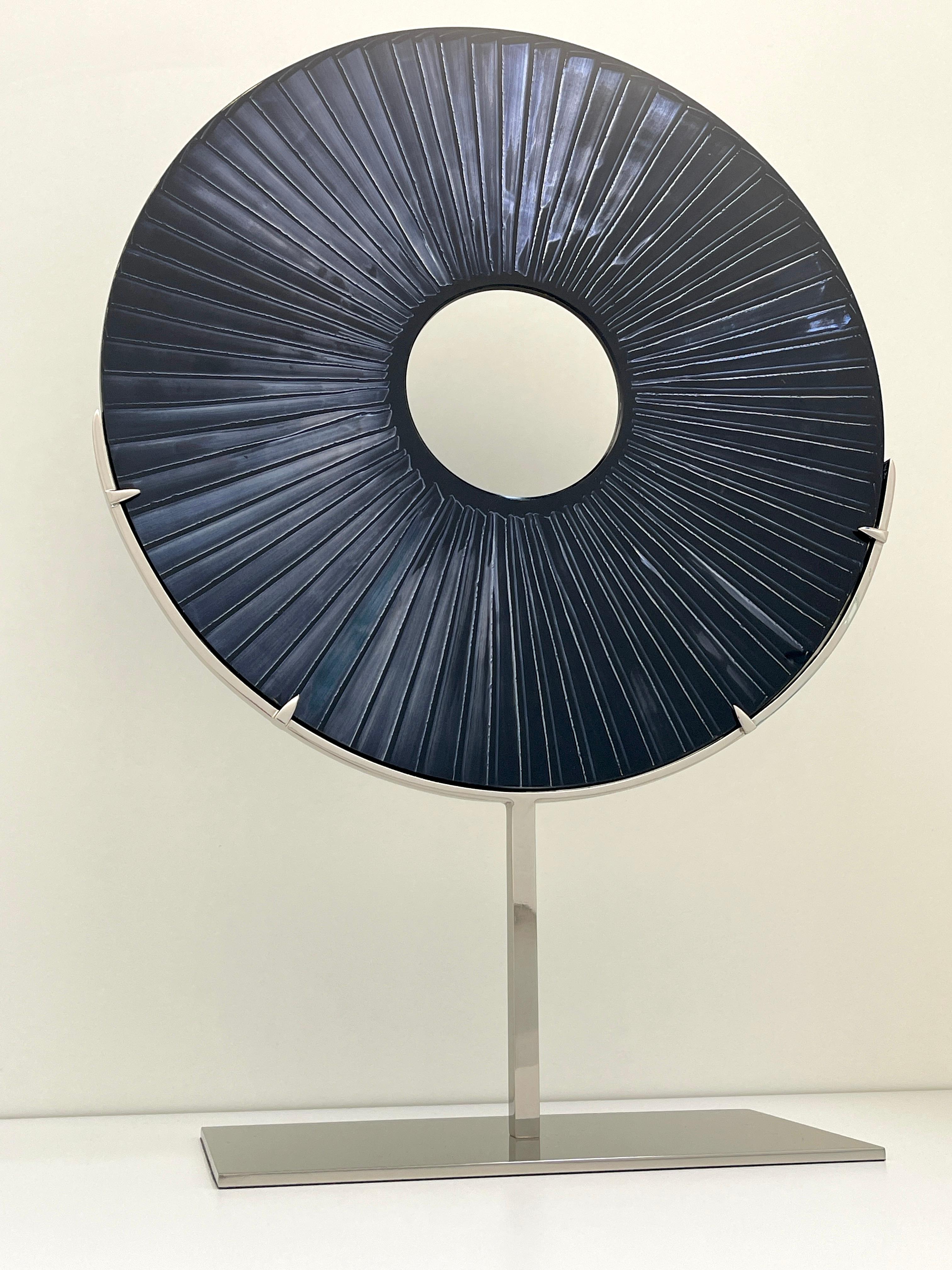 Contemporary 'Eye' Handcrafted Blaue Kristall-Skulptur Dia 17.6'' von Ghiró Studio (Moderne) im Angebot