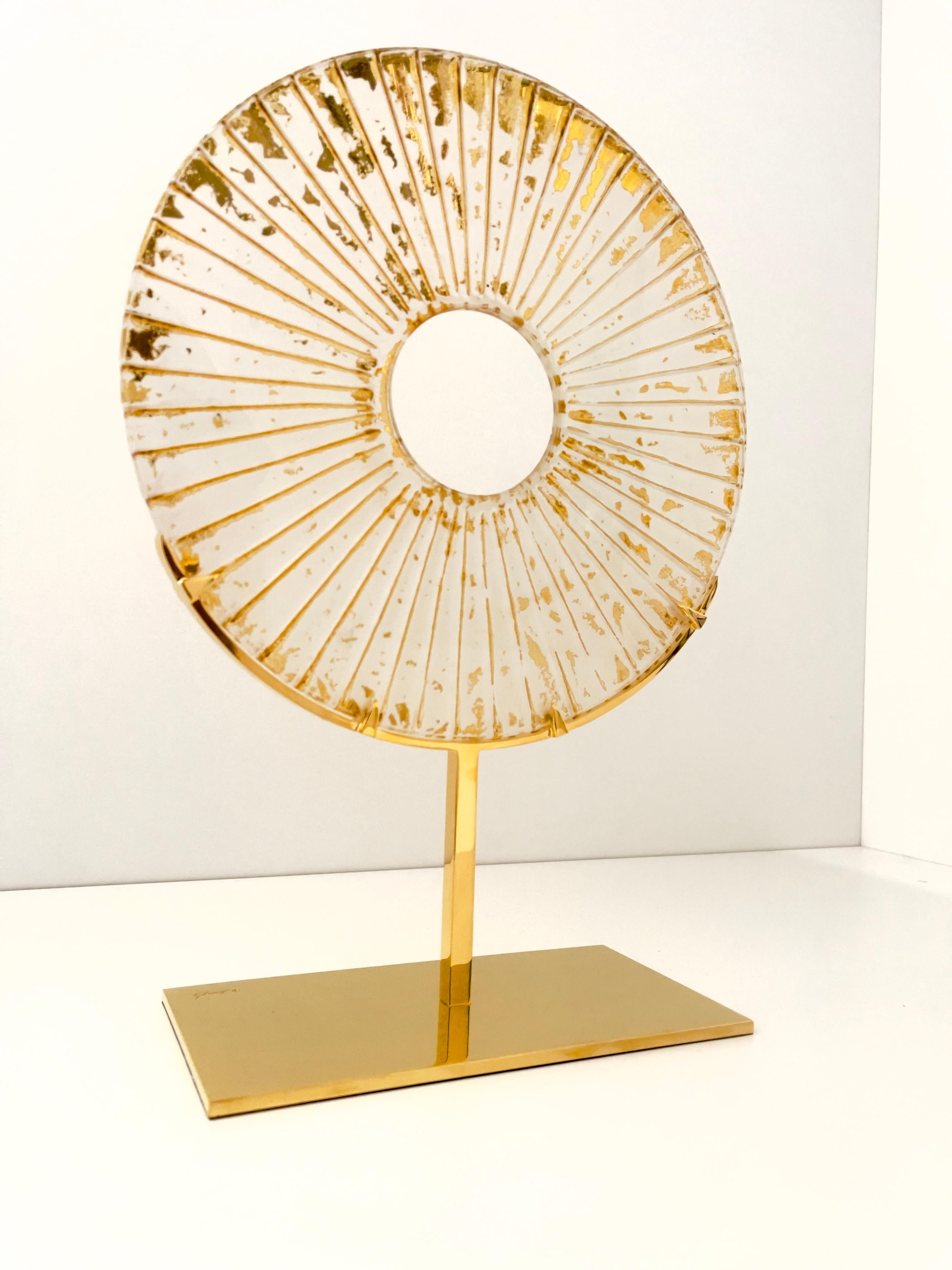 Moderno Scultura contemporanea in cristallo bianco e oro 'Eye' realizzata a mano  da Studio Ghiró in vendita