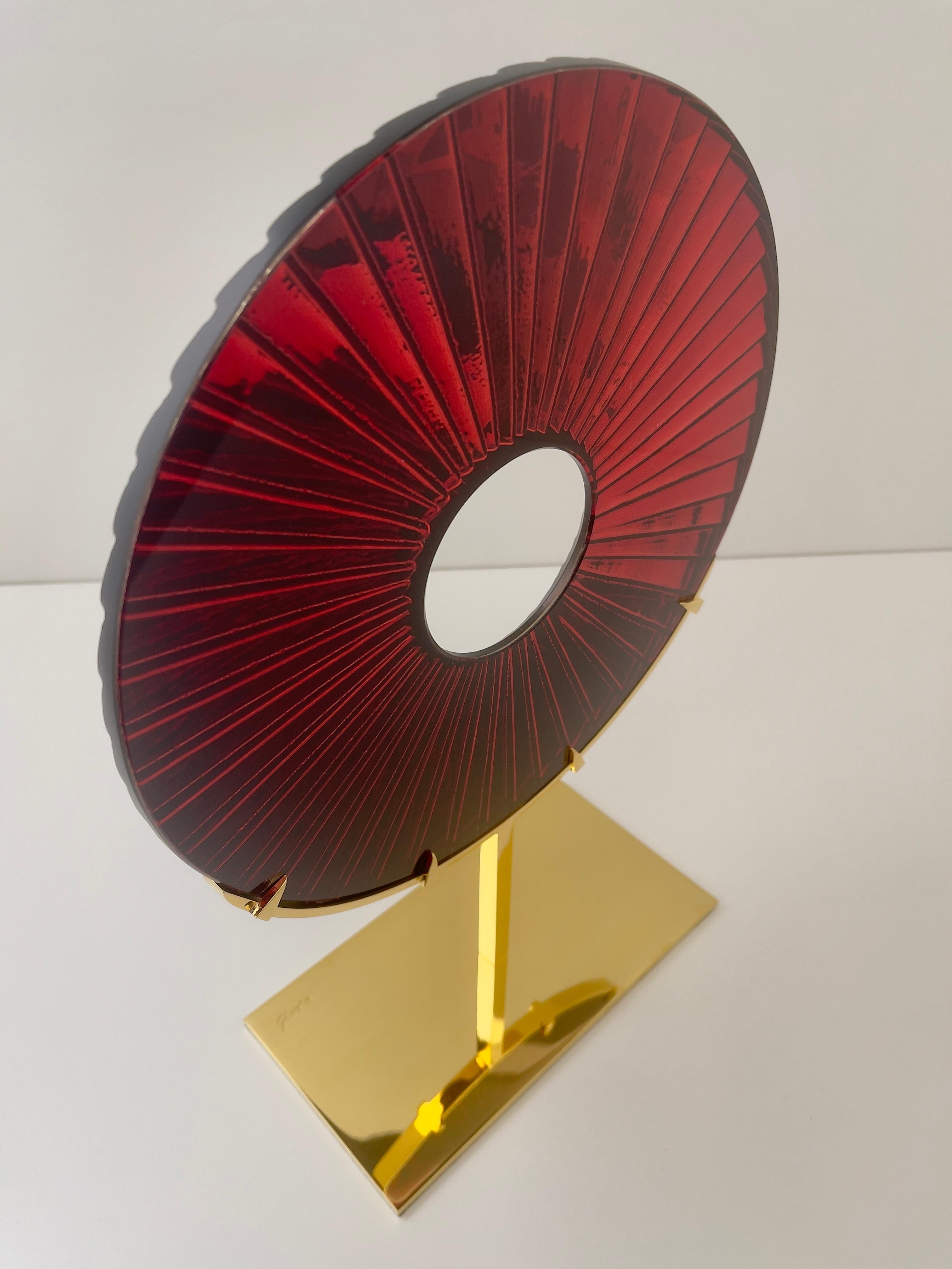 Scultura contemporanea 'Eye' in vetro rosso, ottone e oro 24 Kt di Ghiró Studio In condizioni Nuovo in vendita a Pieve Emanuele, Milano