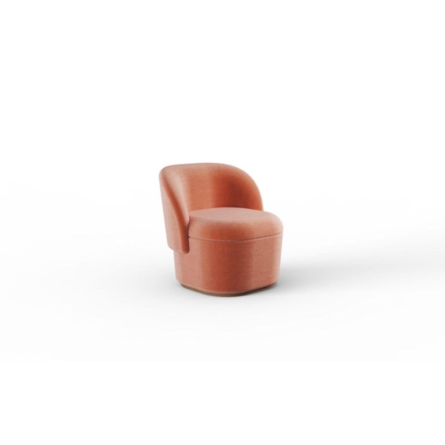 Fauteuil Bisou contemporain
Dimensions : P 70 x L 65 x H 74 cm
Hauteur du siège 44 cm
Matériaux : Tissu, bois massif
Egalement disponible en cuir.  



