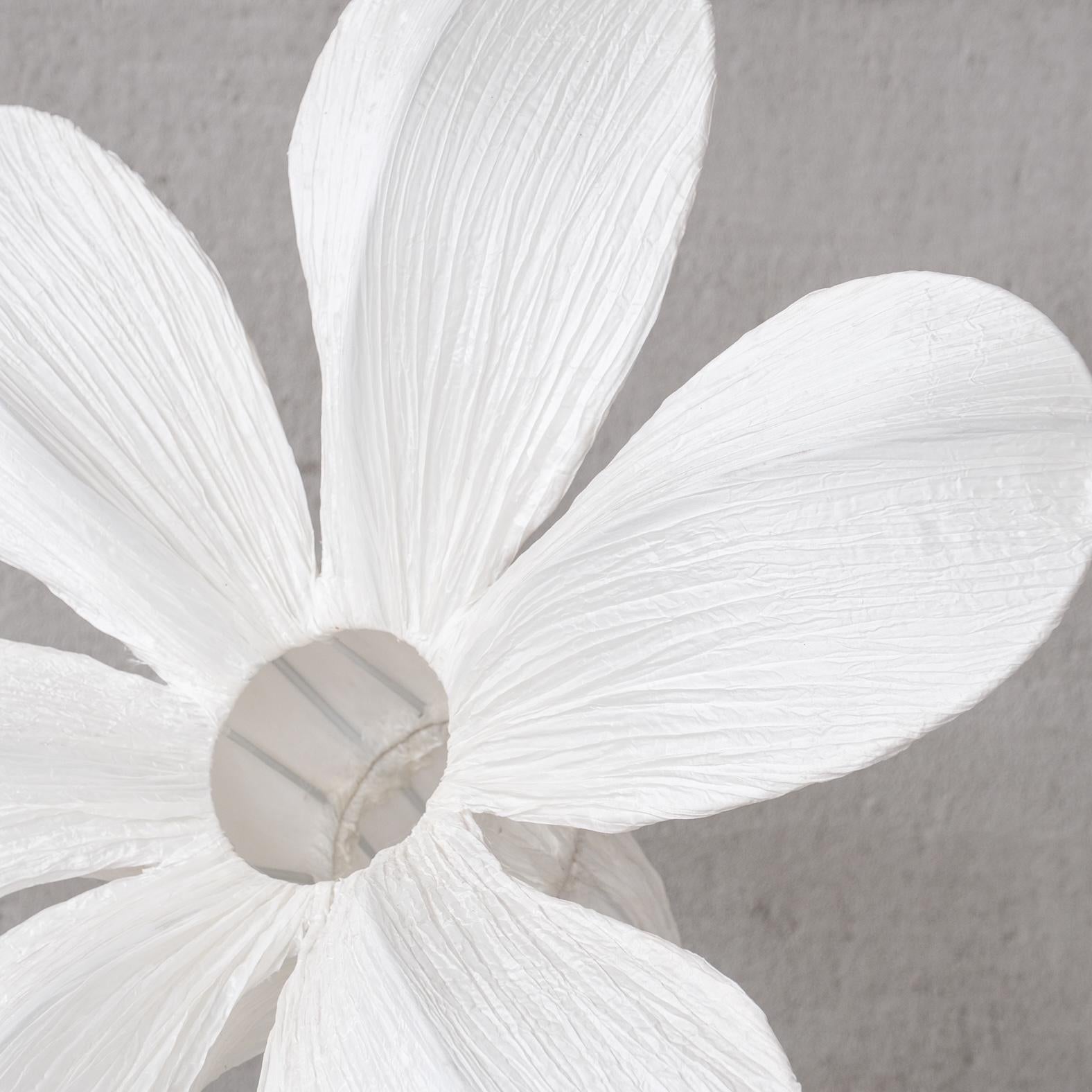 20ième siècle Lampadaire à fleurs contemporain en tissu en vente