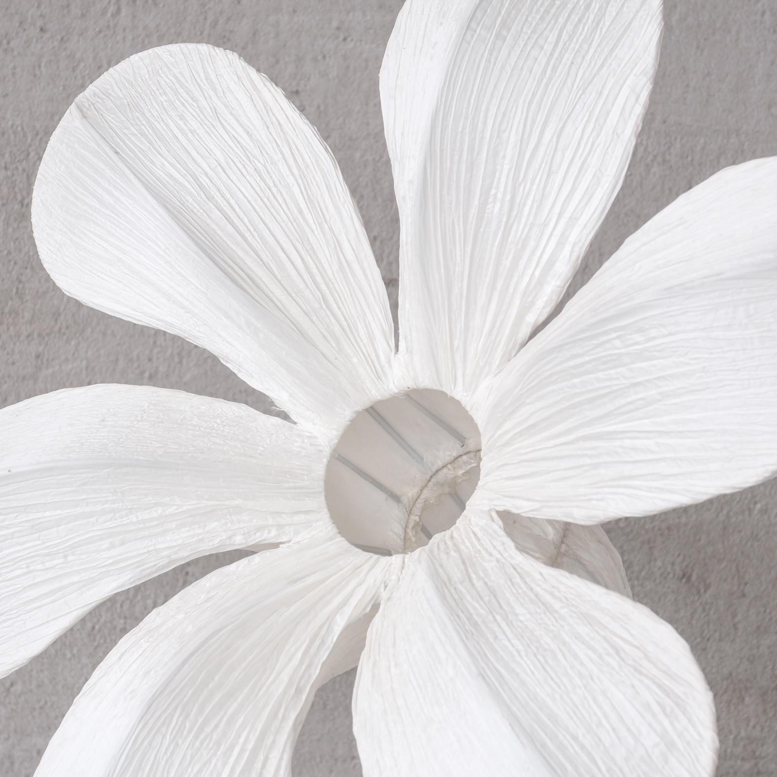 Tissu Lampadaire à fleurs contemporain en tissu en vente