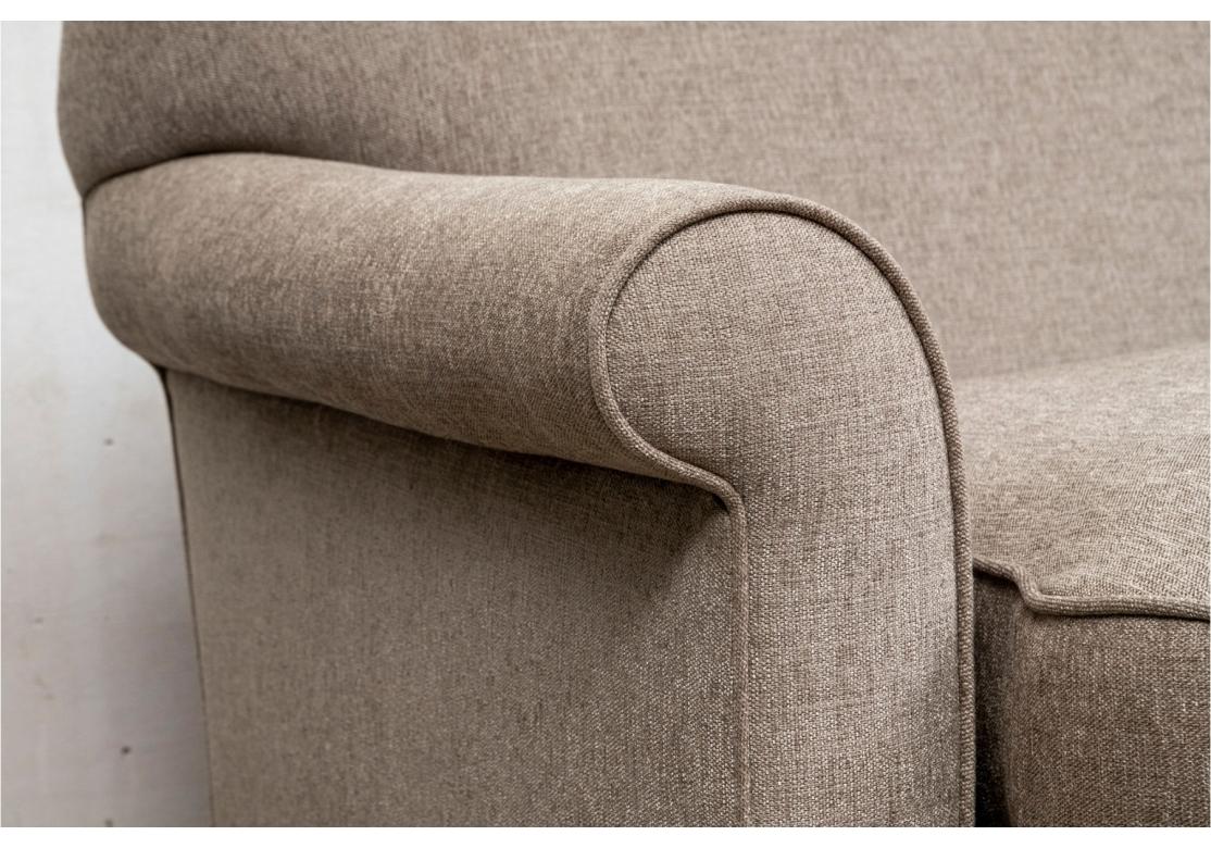 Tissu Canapé contemporain en tissu avec un seul coussin rembourré en vente