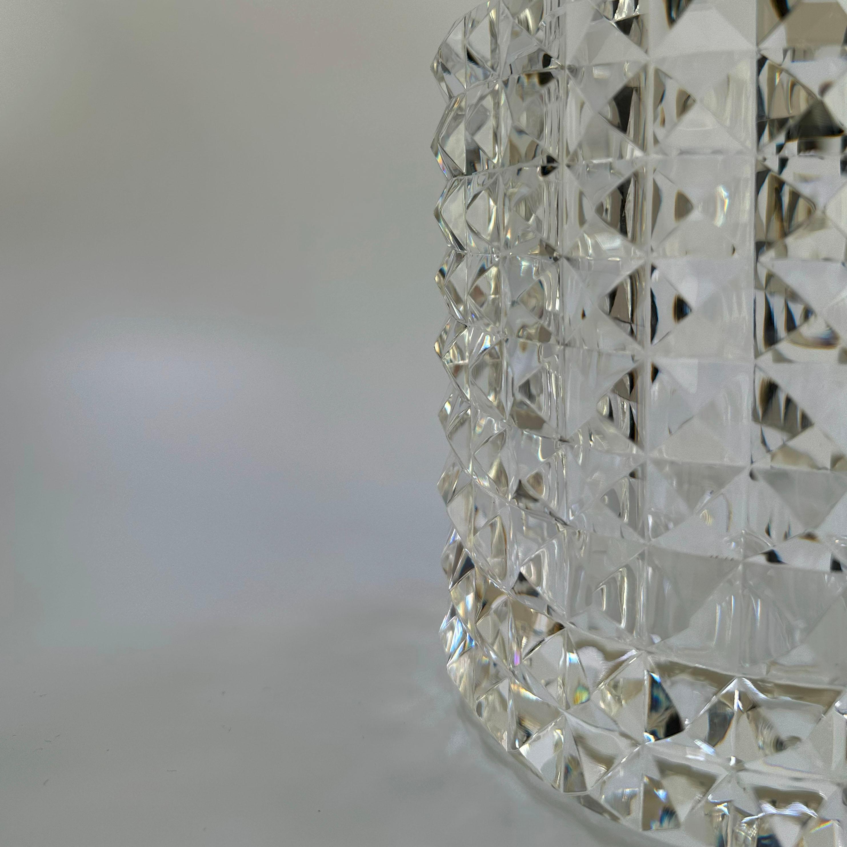 Contemporary Faceted Optical Glass Vase by Veritas, Texas US, 2016 In Good Condition For Sale In Glasgow, GB