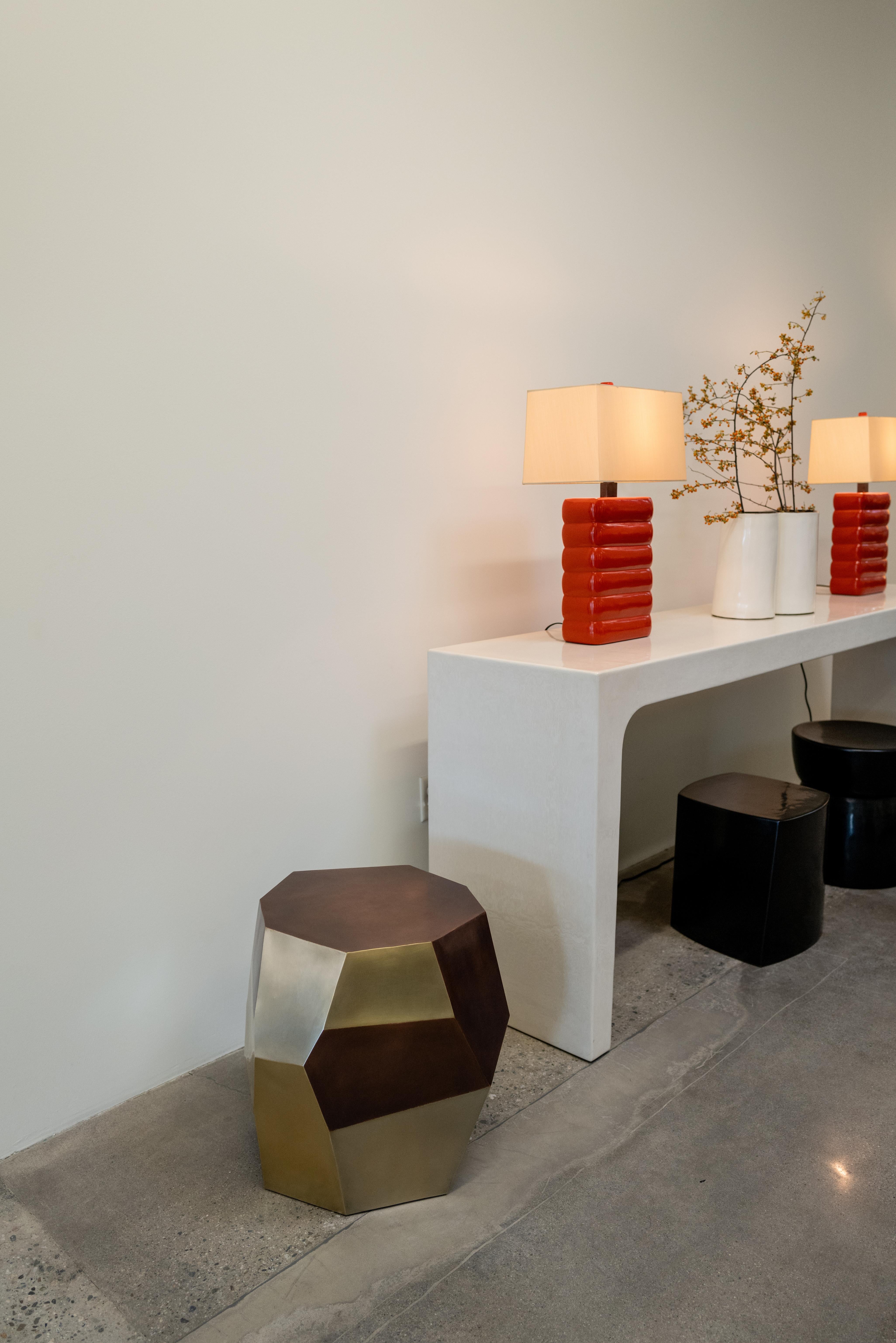 Contemporary Faceted Tri Color Drumstool von Robert Kuo, limitierte Auflage im Zustand „Neu“ im Angebot in Los Angeles, CA