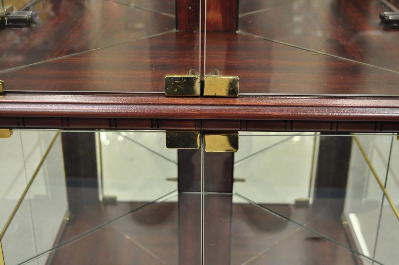 Mobile espositivo Curio d'angolo in legno finto ciliegio con specchio e vetro in vendita 3