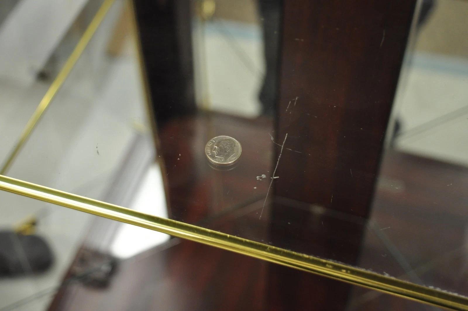 Mobile espositivo Curio d'angolo in legno finto ciliegio con specchio e vetro in vendita 7