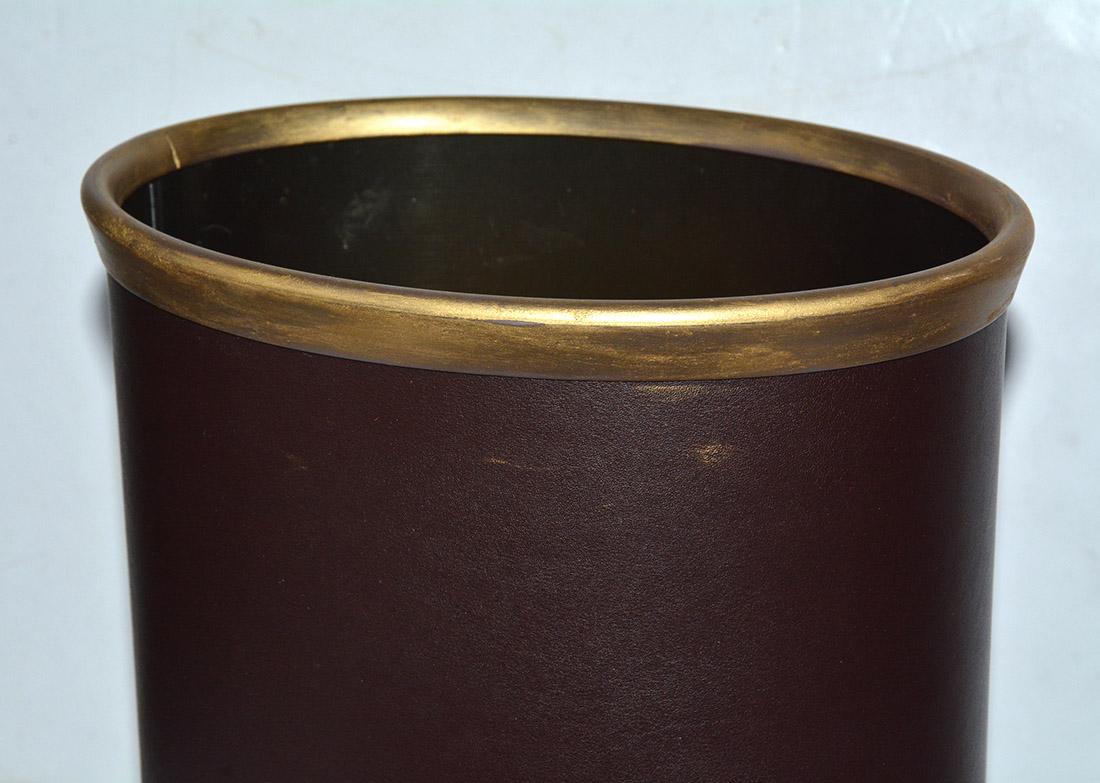 Contemporary Faux Leather Wastebasket with a Vintage Feel In New Condition In Sheffield, MA