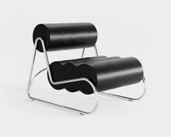Chaise Fave Contemporary par Norr11, cadre chromé, cuir noir