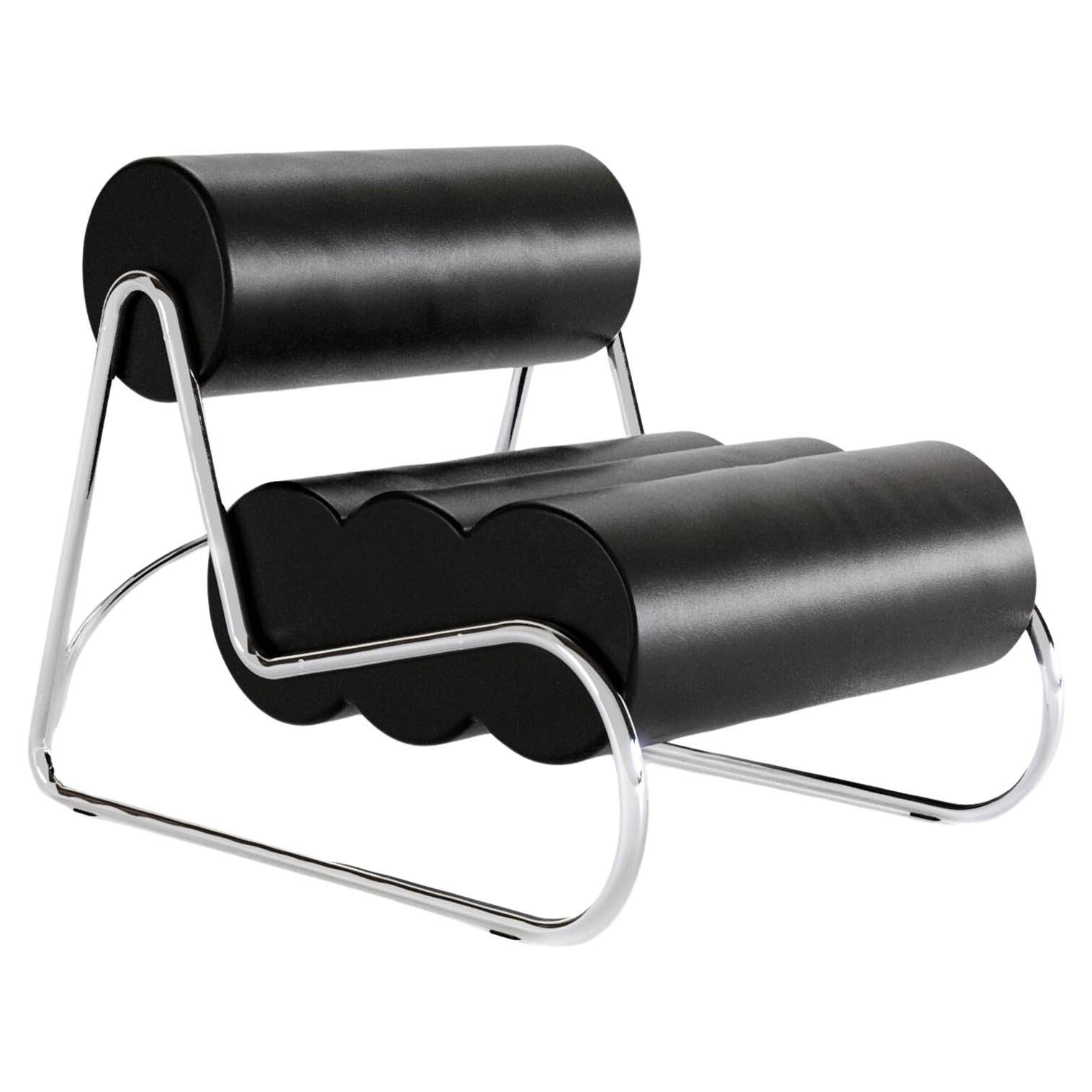 Sedia Fave Contemporary di Norr11, struttura cromata, pelle nera