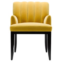 Contemporary Felix Carver Chair aus gelbem Mohair mit Beinen aus massivem Walnussholz