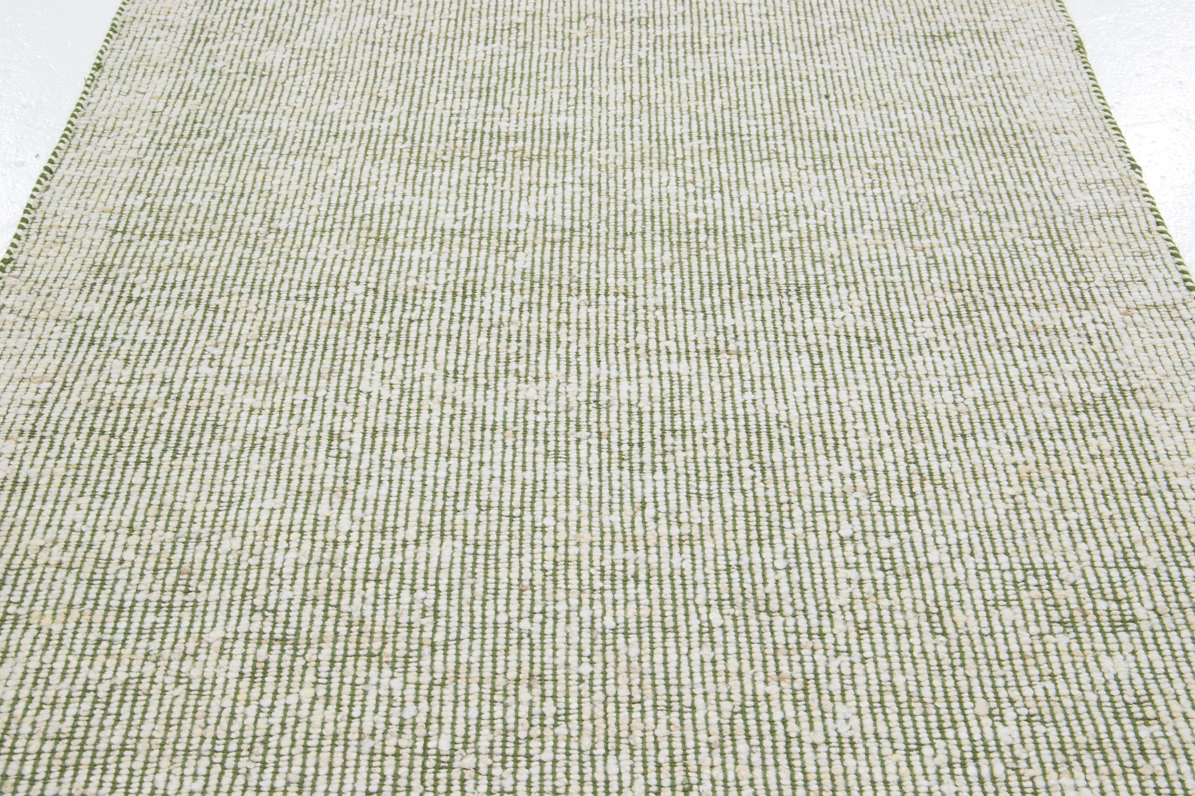 Contemporary Felted Handmade Wool Rug In Green and Ivory von Apadana (Wolle) im Angebot