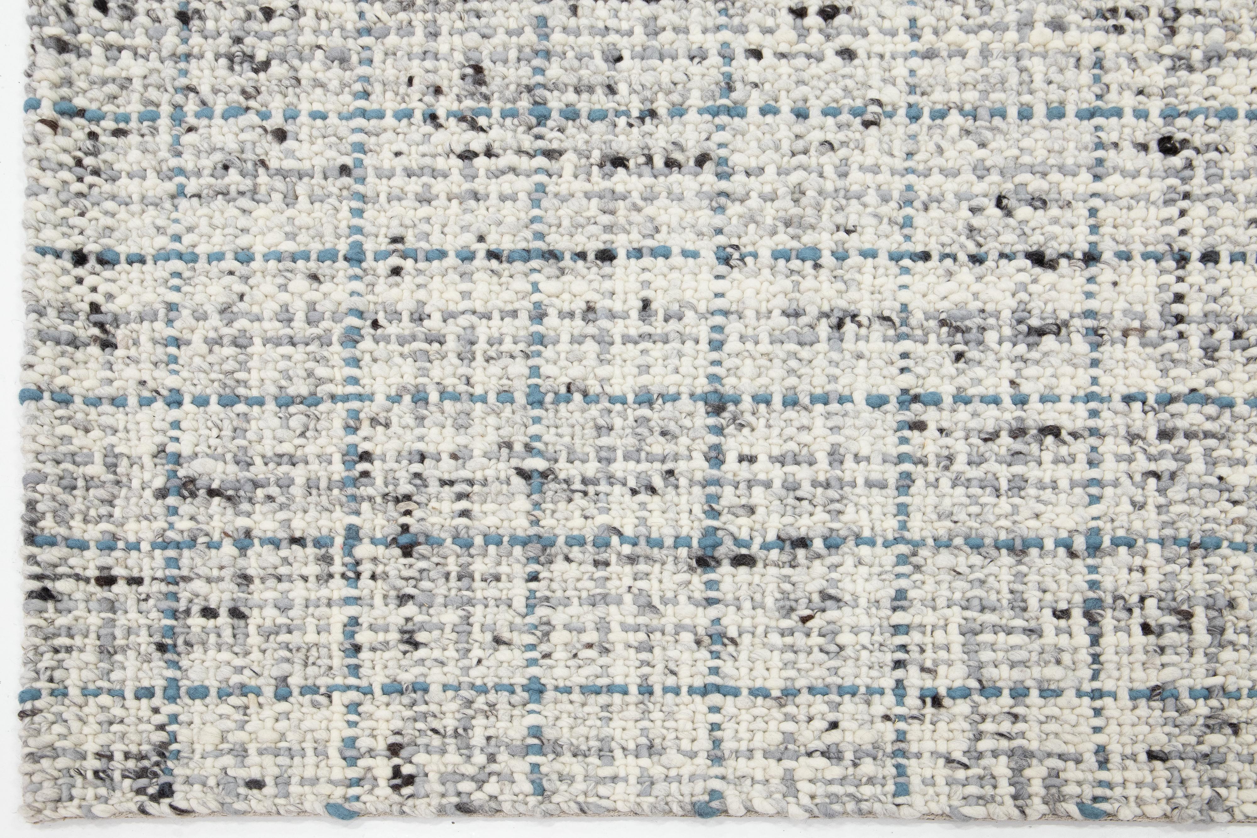 Contemporary Handmade Filzteppich aus Wolle in Elfenbein und Blau von Apadana (21. Jahrhundert und zeitgenössisch) im Angebot