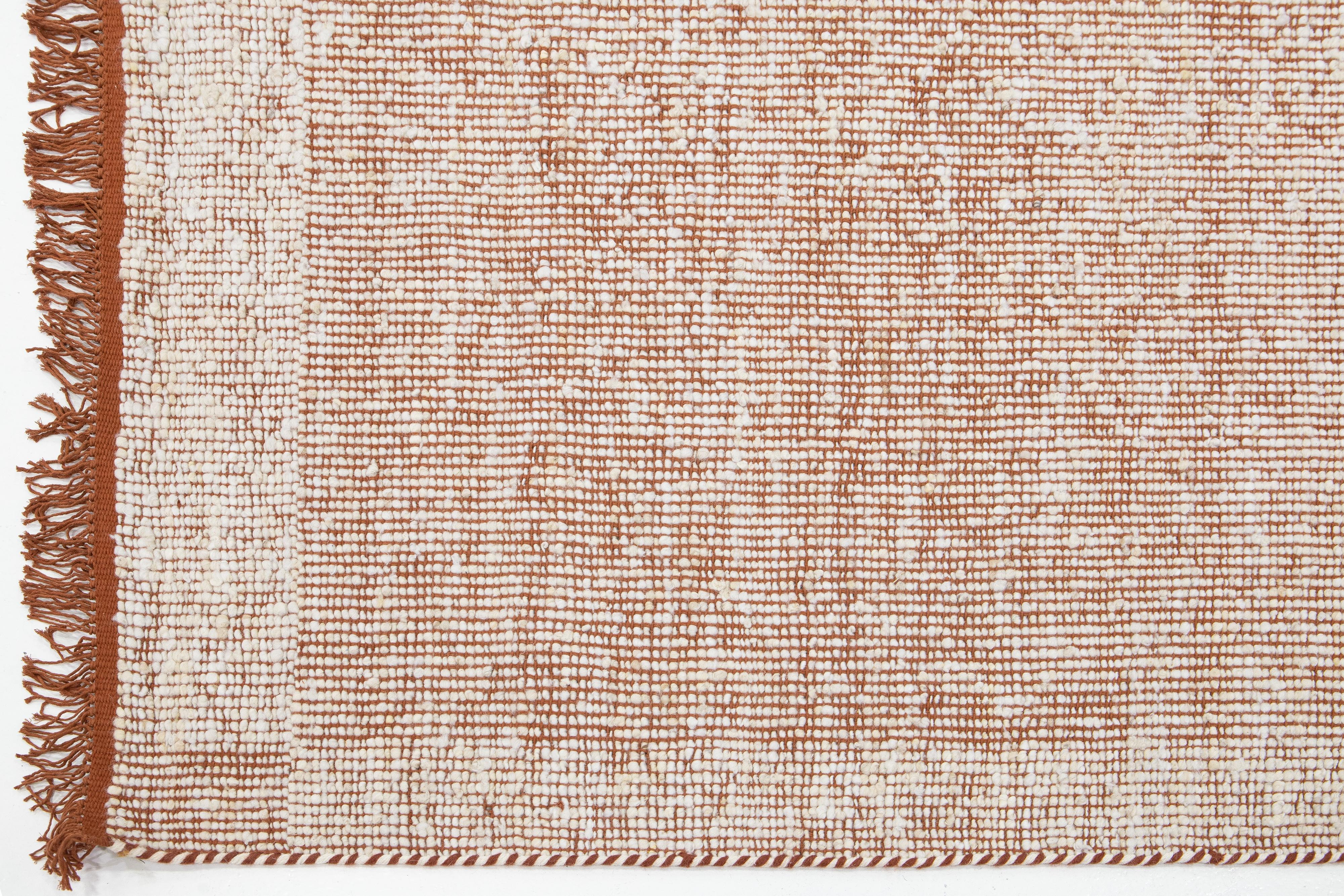 XXIe siècle et contemporain Tapis contemporain en laine feutrée fait main, rouille et ivoire par Apadana en vente