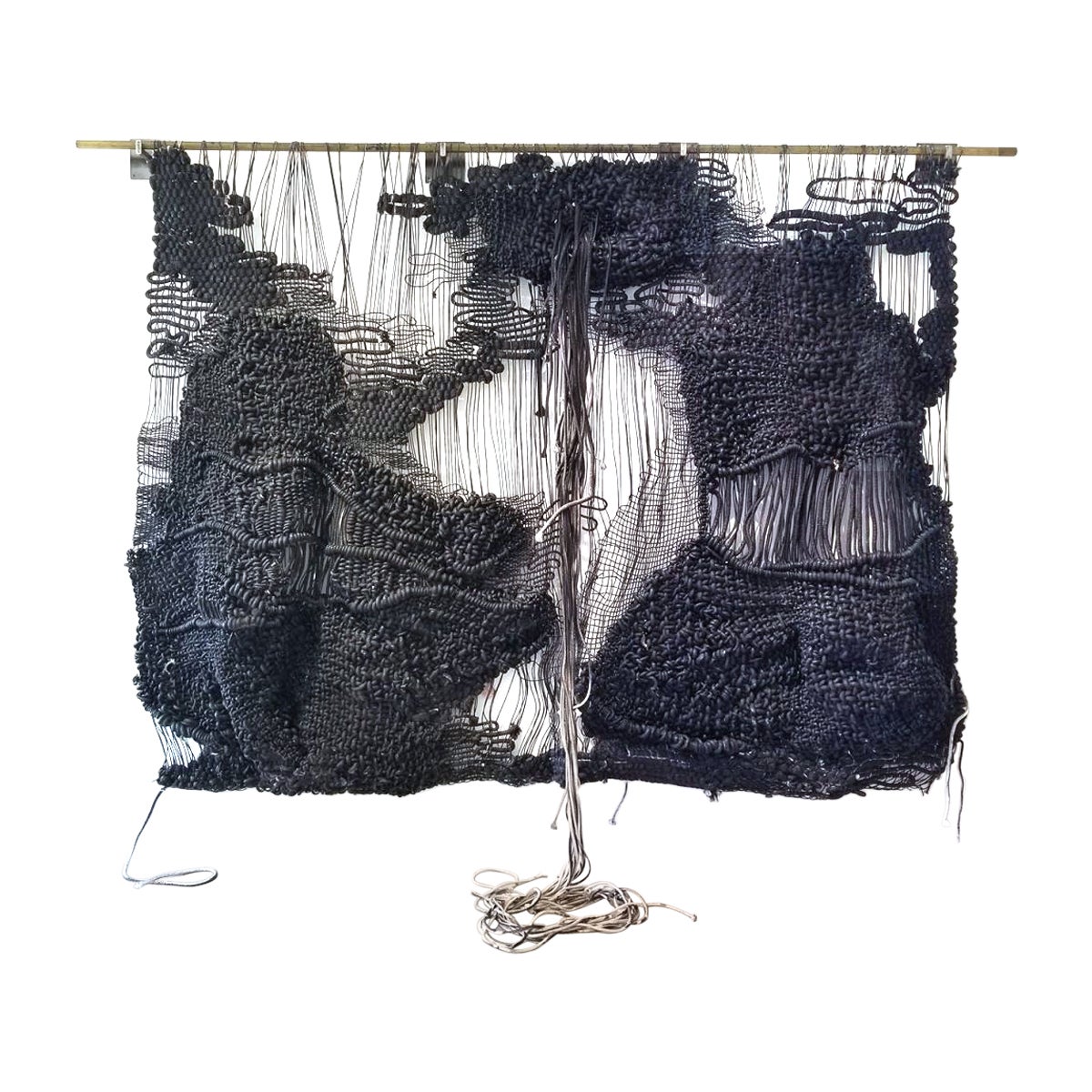 Sculpture en fibre contemporaine  Naturellement méchant devient sombre par Jacqueline Surdell en vente