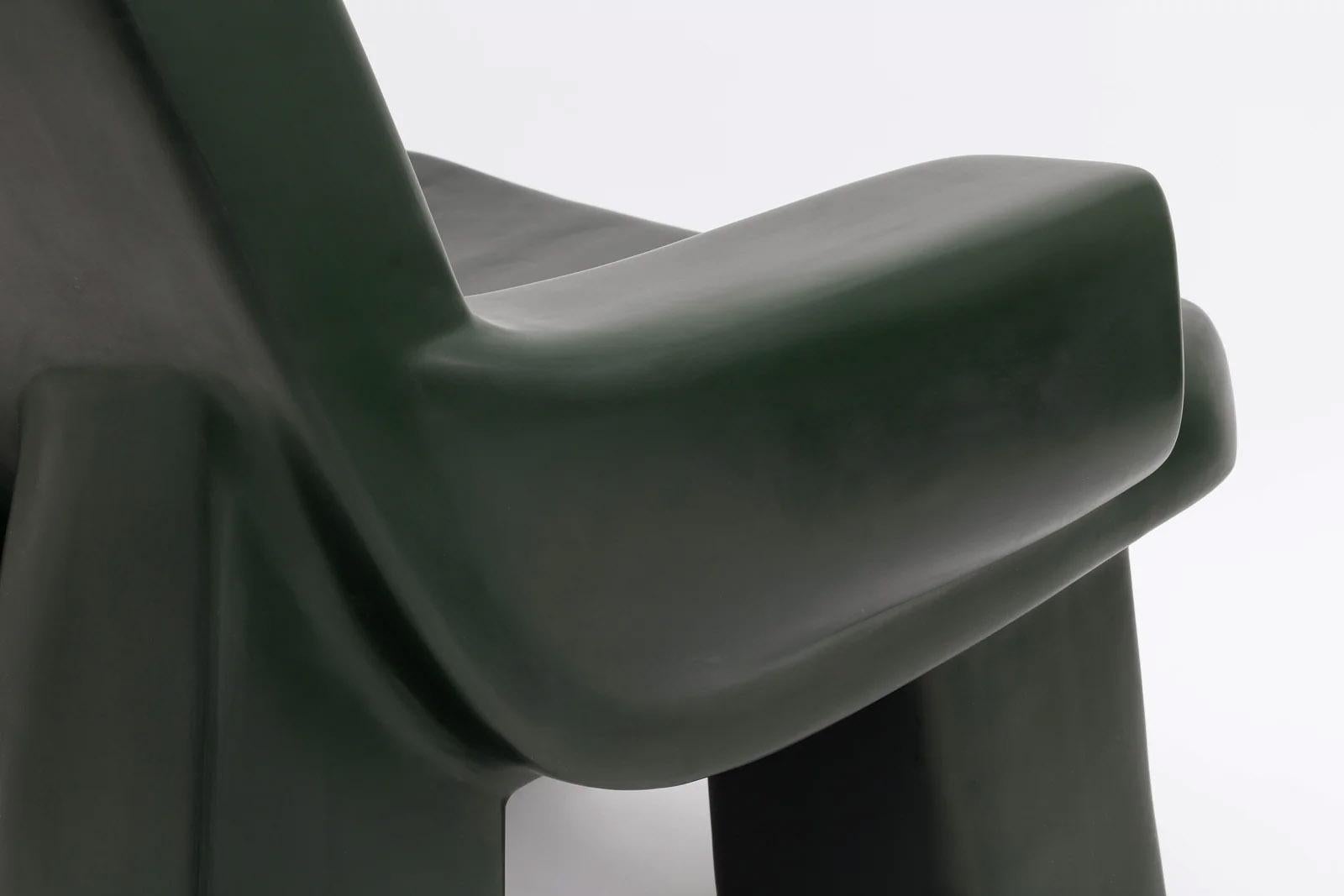 Fauteuil contemporain en fibre de verre, Fudge Chair par Faye Toogood en vente 3
