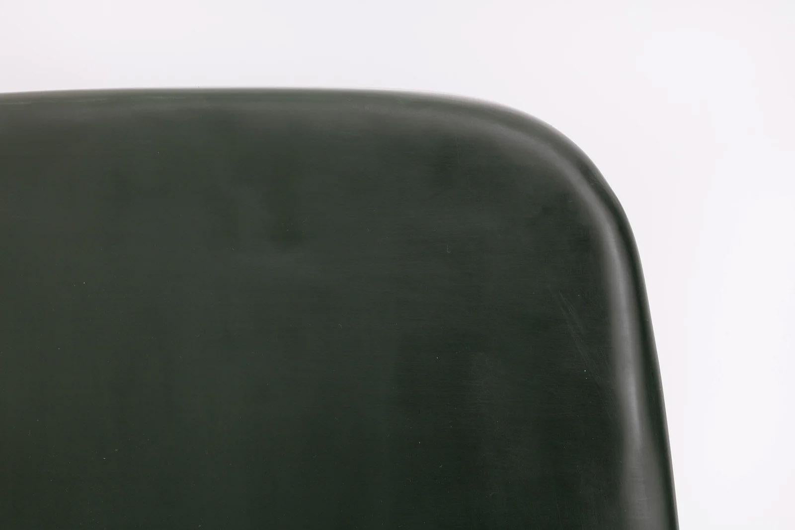 Contemporary fiberglass armchair, Fudge chair by Faye Toogood im Angebot 5