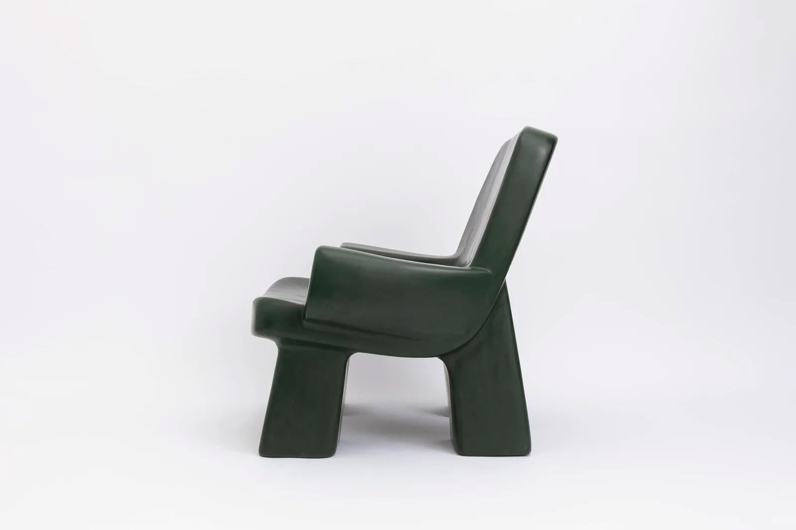 Britannique Fauteuil contemporain en fibre de verre, Fudge Chair par Faye Toogood en vente