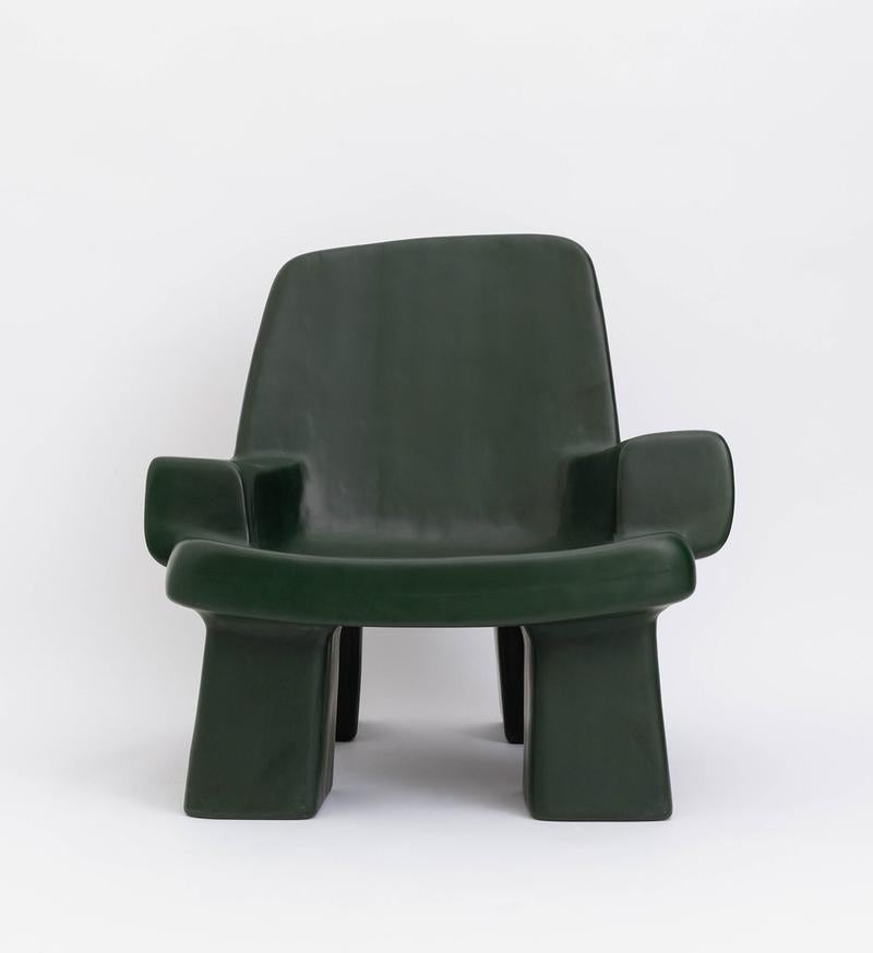 Fauteuil contemporain en fibre de verre, Fudge Chair par Faye Toogood en vente 1