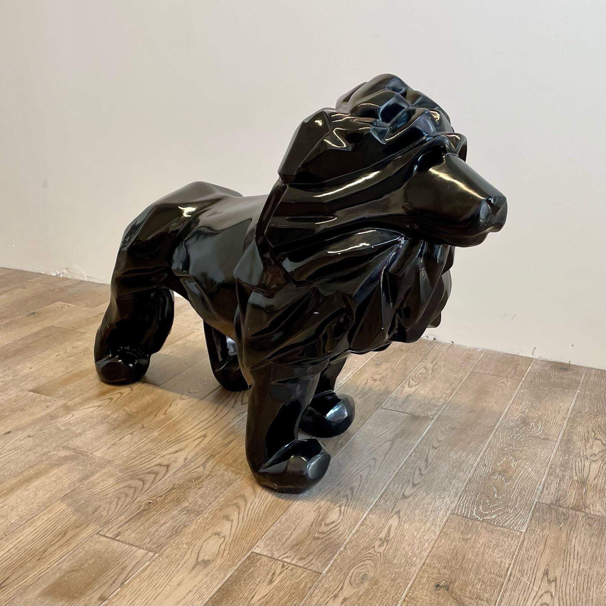 Contemporary Fiberglass Lion Sculpture, Ebenholz, Custom Quality im Angebot 5