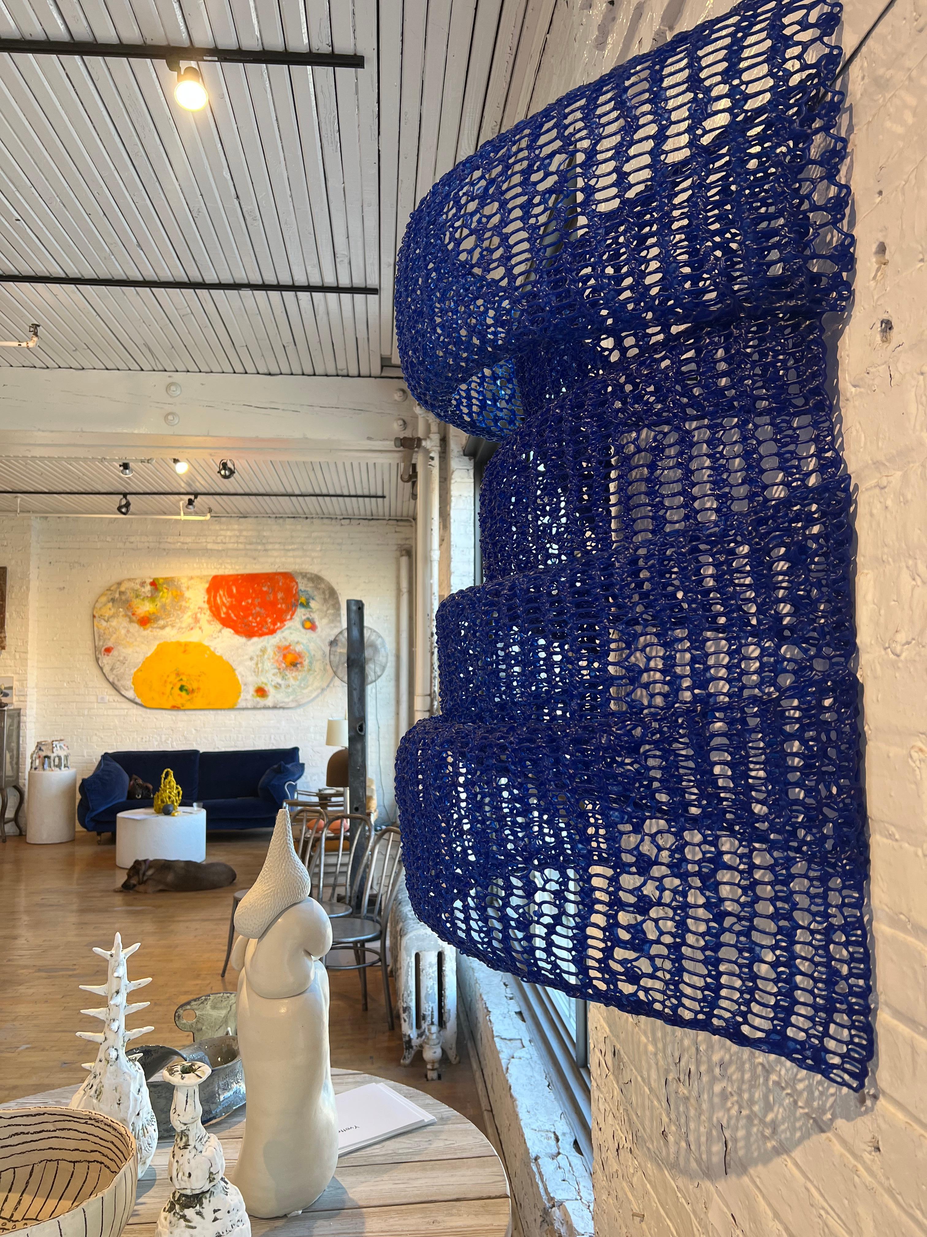 Zeitgenössische Wandskulptur aus Glasfaser von Yvette Kaiser Smith im Zustand „Hervorragend“ im Angebot in Chicago, IL