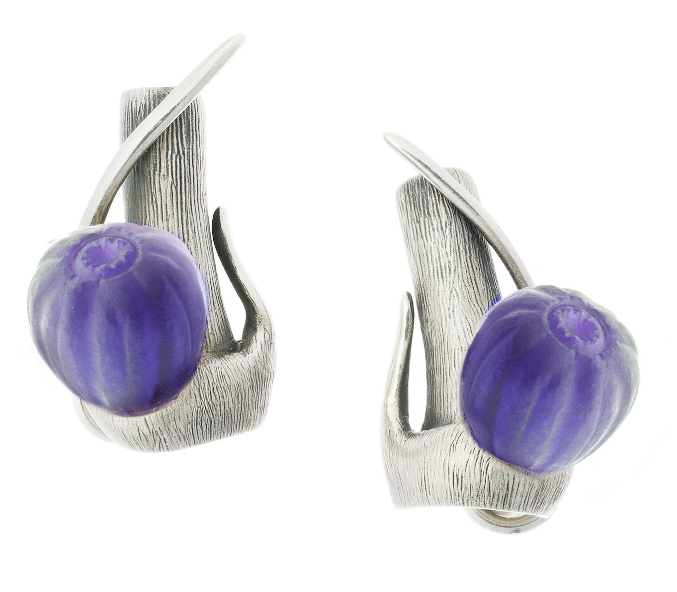 Contemporary Fig Stud Earrings in White Gold with Quartzes For Sale 4