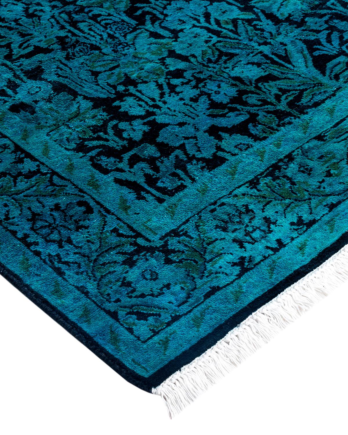 I tappeti Vibrance rappresentano il classico con un tocco di classe: motivi tradizionali sovratinti con colori brillanti. Ogni tappeto annodato a mano viene lavato con una tintura botanica 100% naturale che rivela le sfumature nascoste degli am