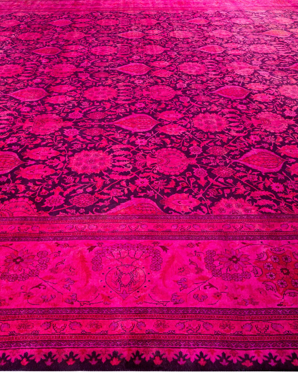 Contemporary Fine Vibrance Hand Knotted Wool Red Area Rug In New Condition For Sale In Norwalk, CT