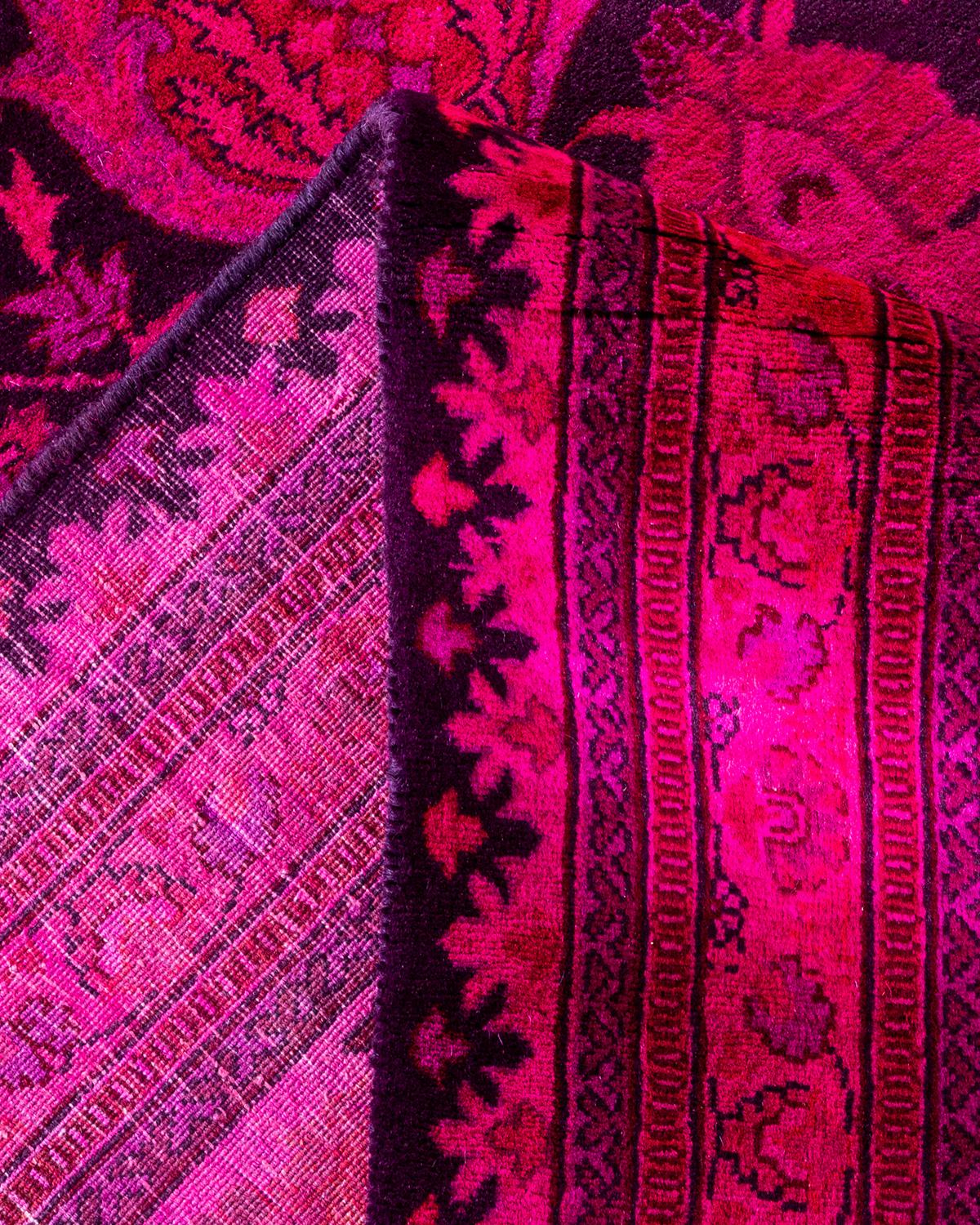 Contemporary Fine Vibrance Hand Knotted Wool Red Area Rug (Wolle) im Angebot