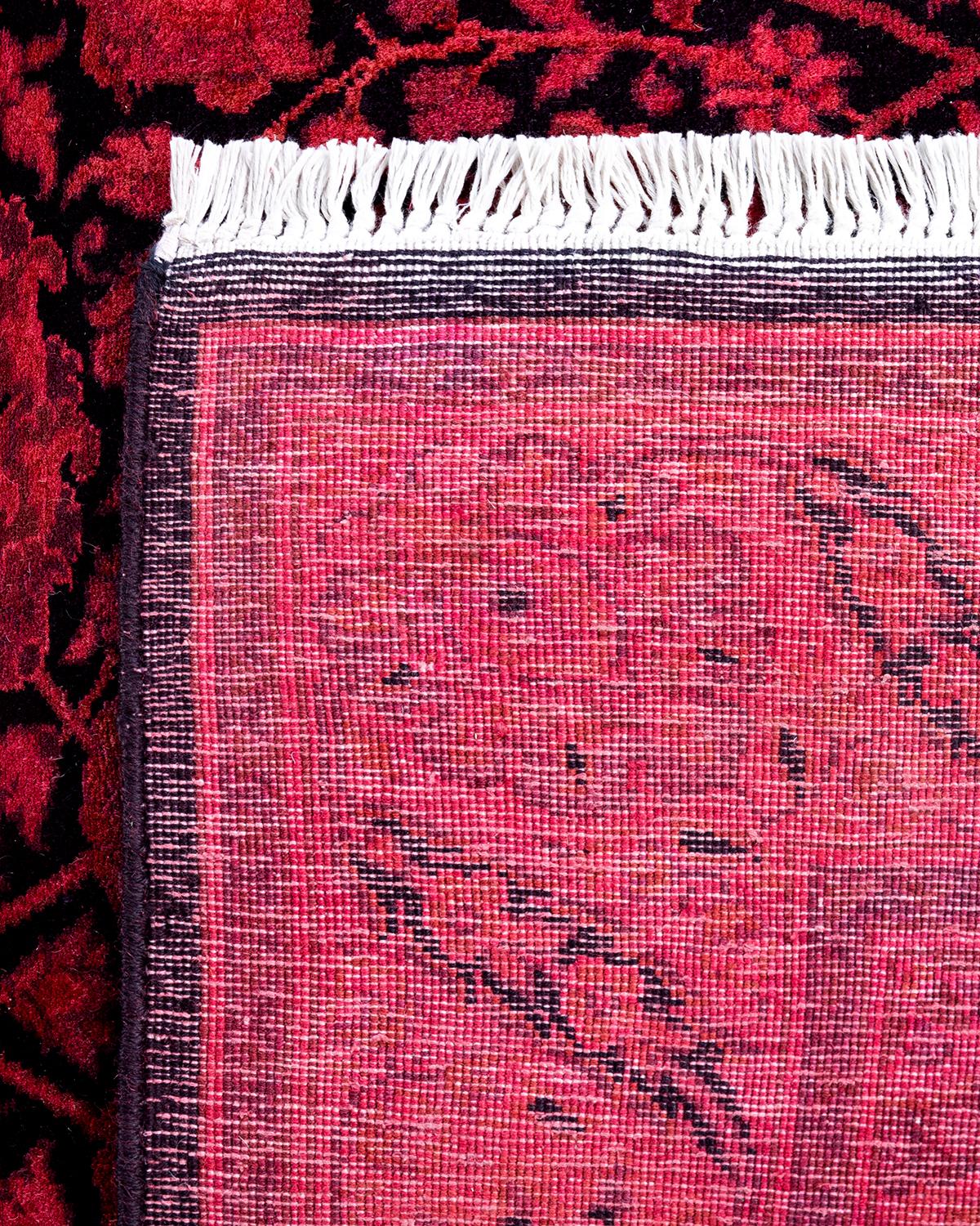 XXIe siècle et contemporain Chemin de table noir contemporain en laine finement nouée à la main en vente
