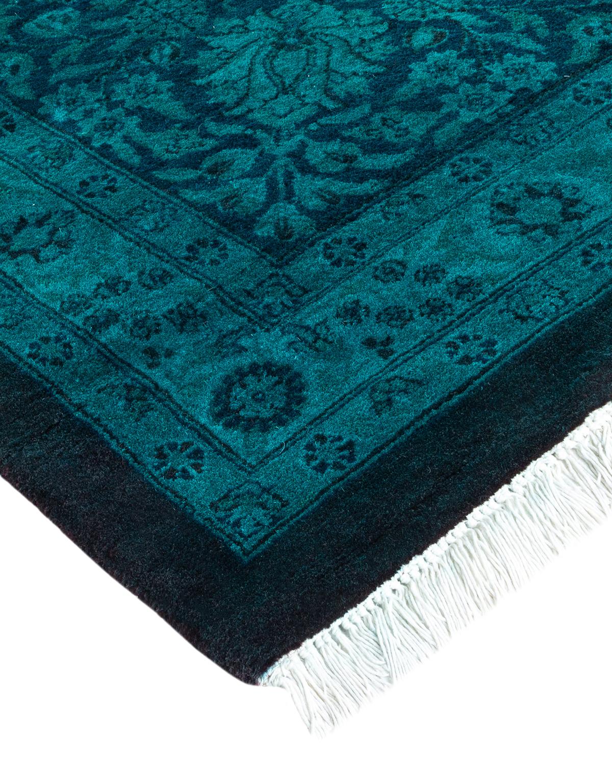 I tappeti Vibrance rappresentano il classico con un tocco di classe: motivi tradizionali sovratinti con colori brillanti. Ogni tappeto annodato a mano viene lavato con una tintura botanica 100% naturale che rivela le sfumature nascoste degli am