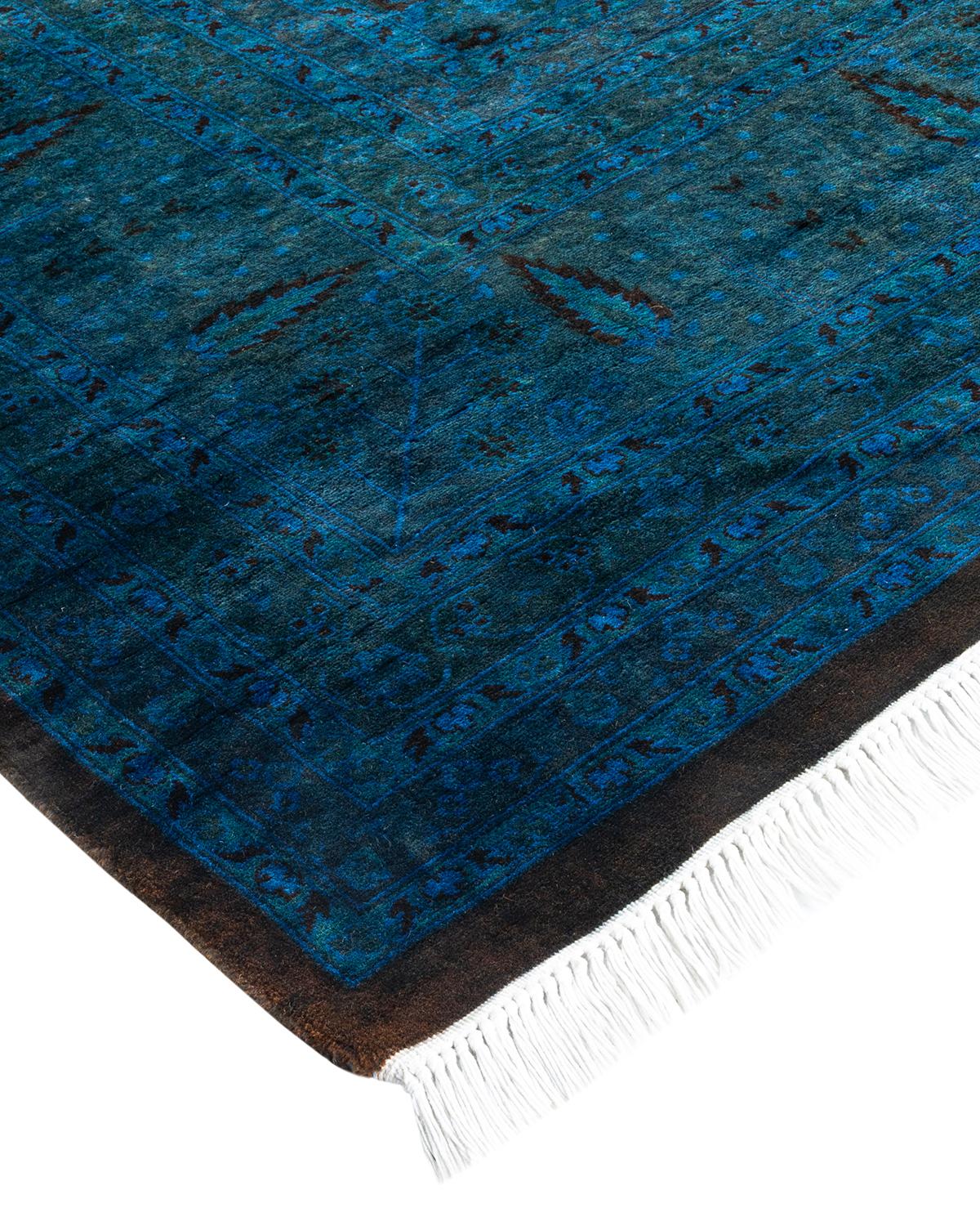Las alfombras Vibrance son la personificación de lo clásico con un toque especial: motivos tradicionales teñidos de colores brillantes. Cada alfombra anudada a mano se lava con un tinte botánico 100% natural que revela matices ocultos en los
