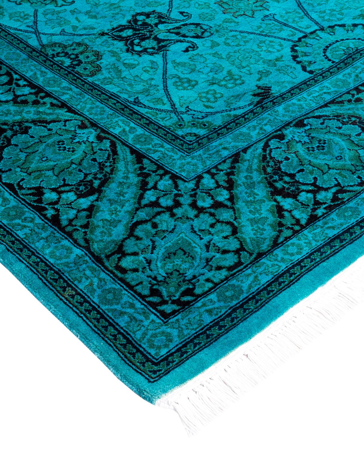Les tapis Vibrance incarnent le classique avec une touche d'originalité : des motifs traditionnels surteints dans des couleurs éclatantes. Chaque tapis noué à la main est lavé dans une teinture botanique 100 % naturelle qui révèle les nuances