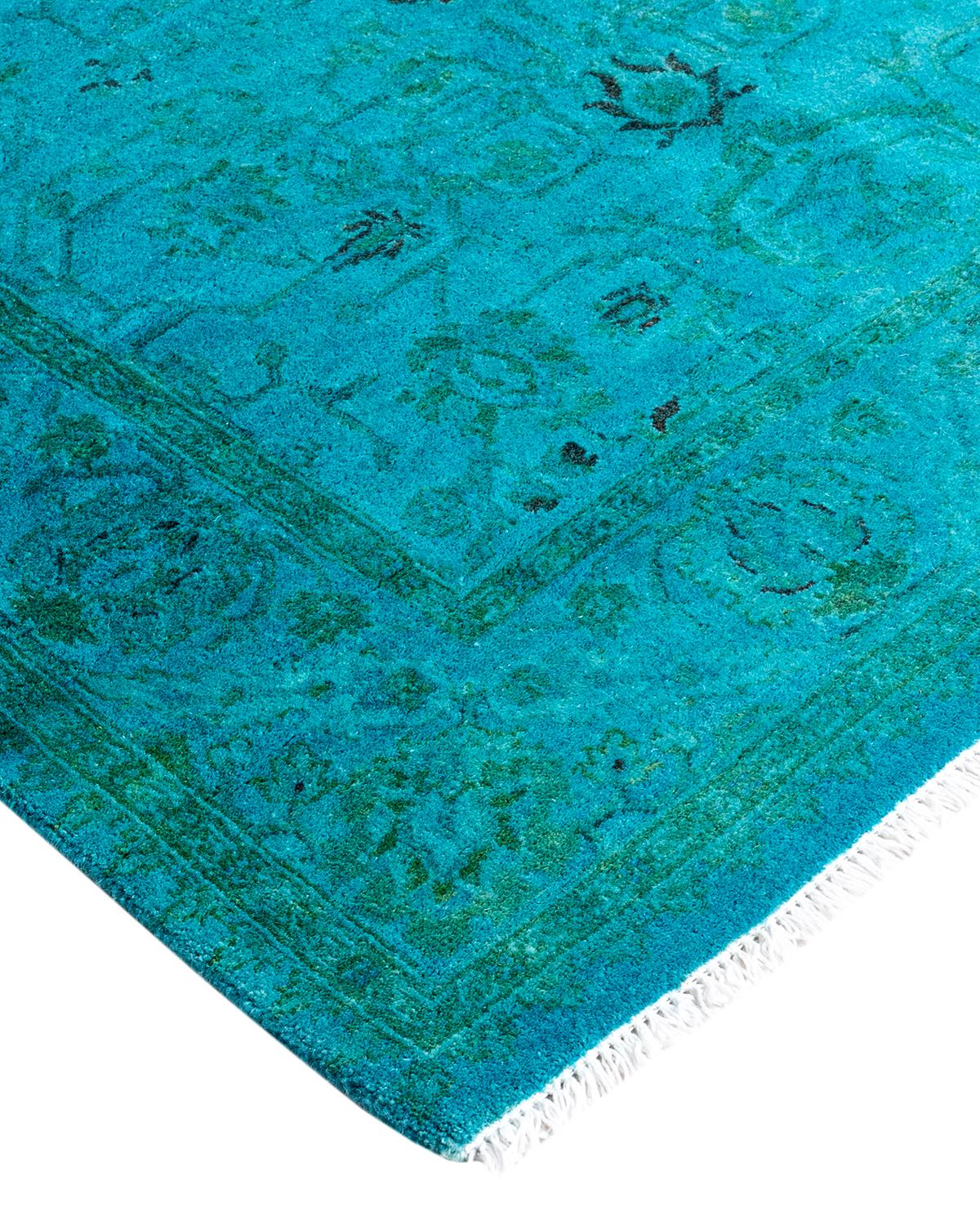 Freschi, vivaci e soprattutto lussuosi, i tappeti della collezione Modern sono in grado di ravvivare una stanza tradizionale con la stessa grazia con cui possono mettere a terra uno spazio più contemporaneo. Il motivo opulento di questo tappeto