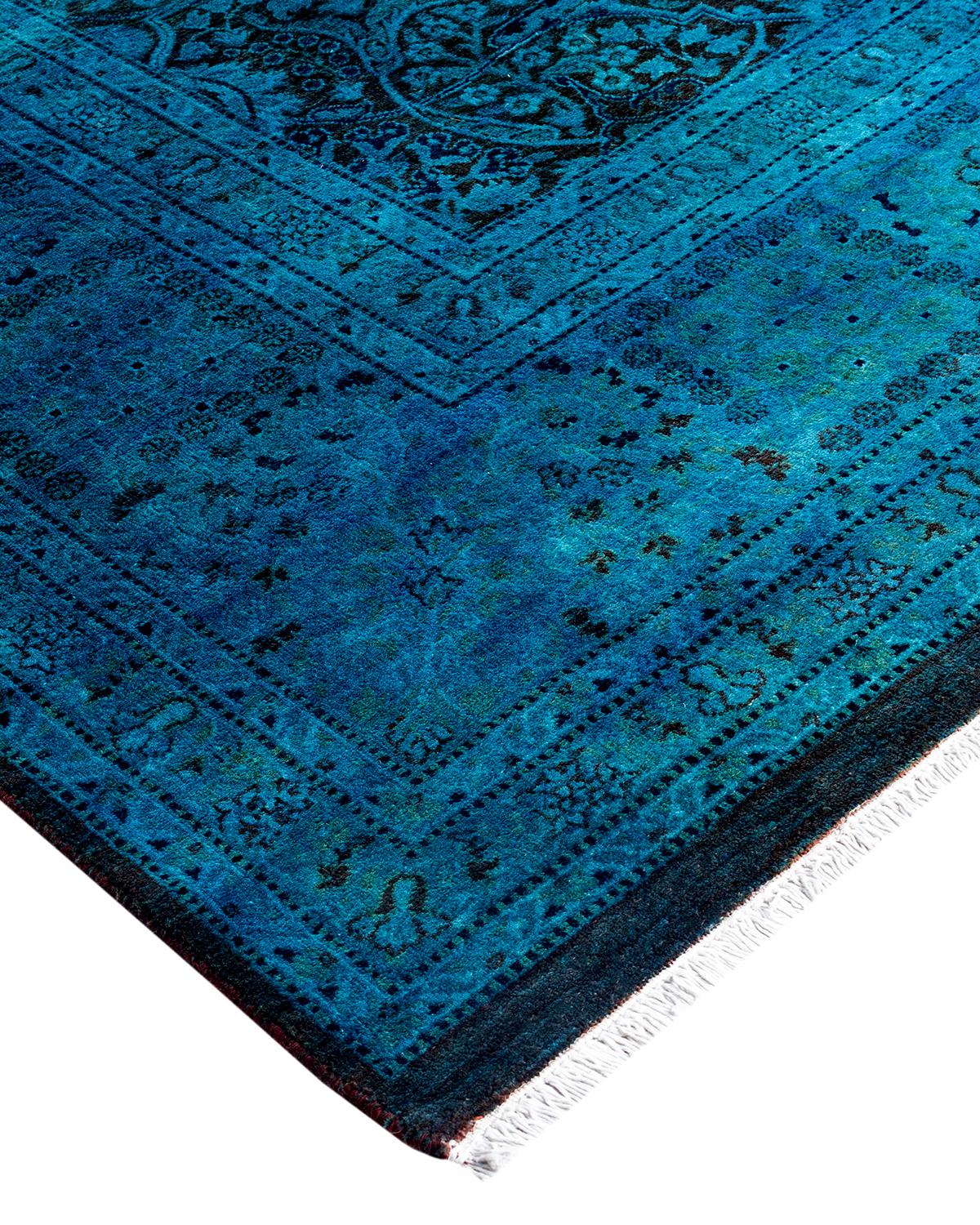 Vibrance-Teppiche sind der Inbegriff von Klassik mit Pfiff: traditionelle Muster in leuchtenden Farben gefärbt. Jeder handgeknüpfte Teppich wird mit einem 100 % natürlichen botanischen Farbstoff gewaschen, der verborgene Nuancen in den Mustern
