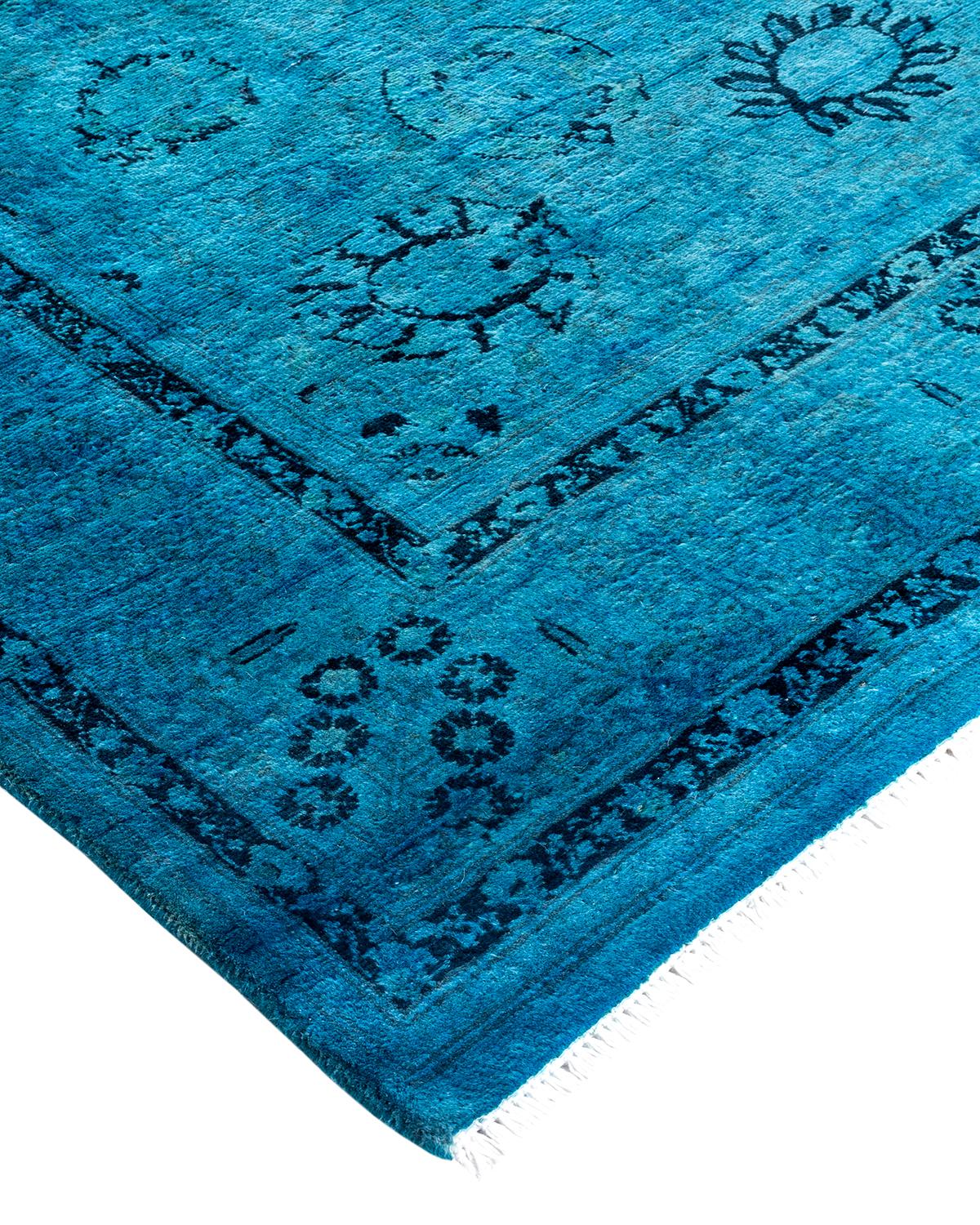 I tappeti Vibrance rappresentano il classico con un tocco di classe: motivi tradizionali sovratinti con colori brillanti. Ogni tappeto annodato a mano viene lavato con una tintura botanica 100% naturale che rivela le sfumature nascoste degli am