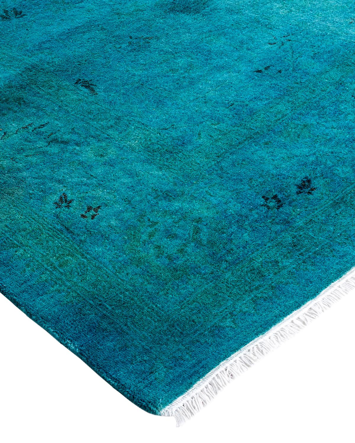 I tappeti Vibrance rappresentano il classico con un tocco di classe: motivi tradizionali sovratinti con colori brillanti. Ogni tappeto annodato a mano viene lavato con una tintura botanica 100% naturale che rivela le sfumature nascoste degli am