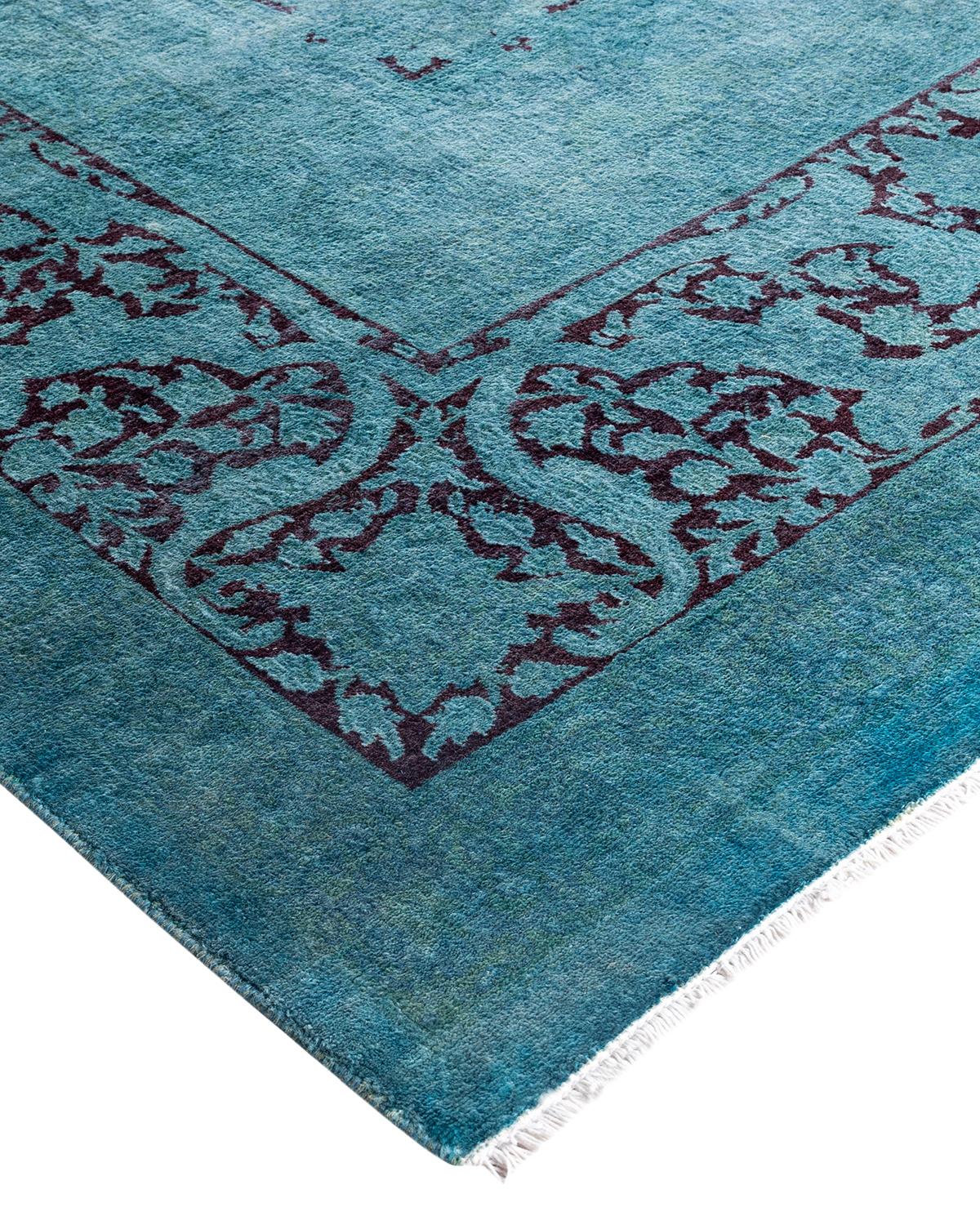 Les tapis Vibrance incarnent le classique avec une touche d'originalité : des motifs traditionnels surteints dans des couleurs éclatantes. Chaque tapis noué à la main est lavé dans une teinture botanique 100 % naturelle qui révèle les nuances