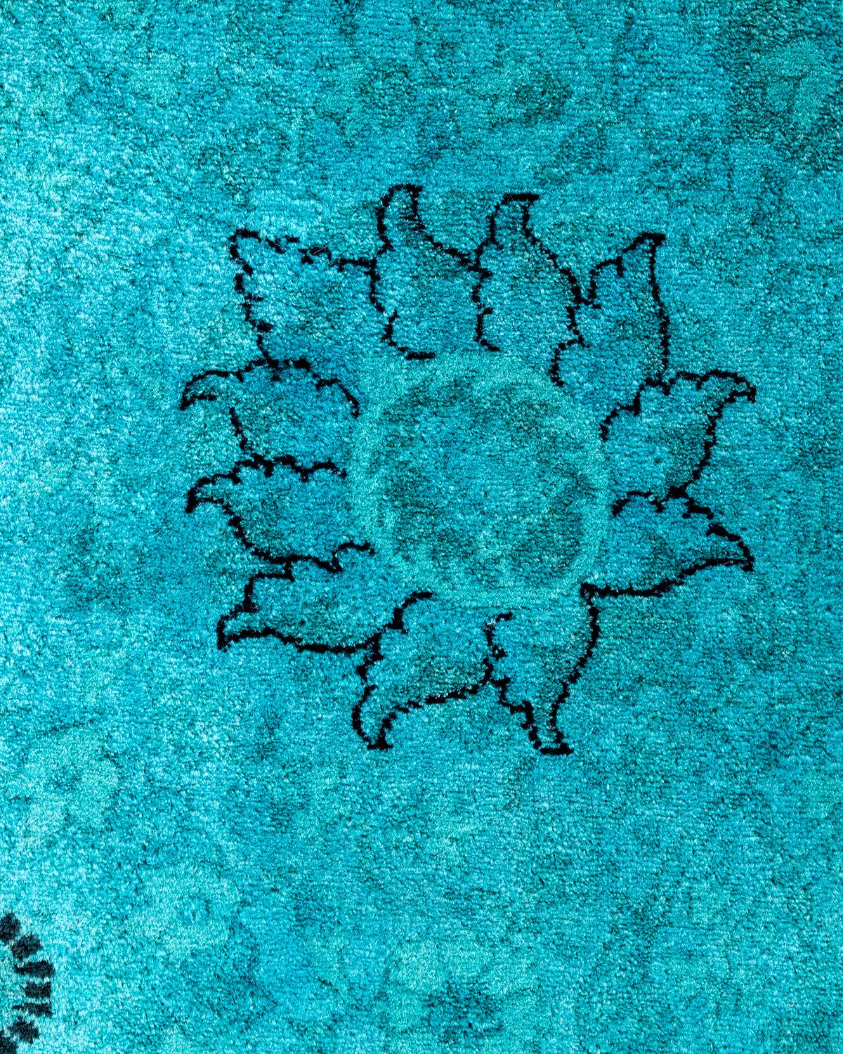 Pakistanais Contemporary Fine Vibrance Hand Knotted Wool Blue Area Rug (Tapis bleu en laine nouée à la main) en vente