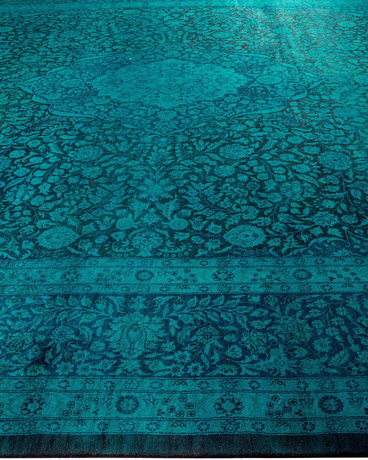 Tappeto contemporaneo Fine Vibrance in lana annodata a mano di colore blu In condizioni Nuovo in vendita a Norwalk, CT