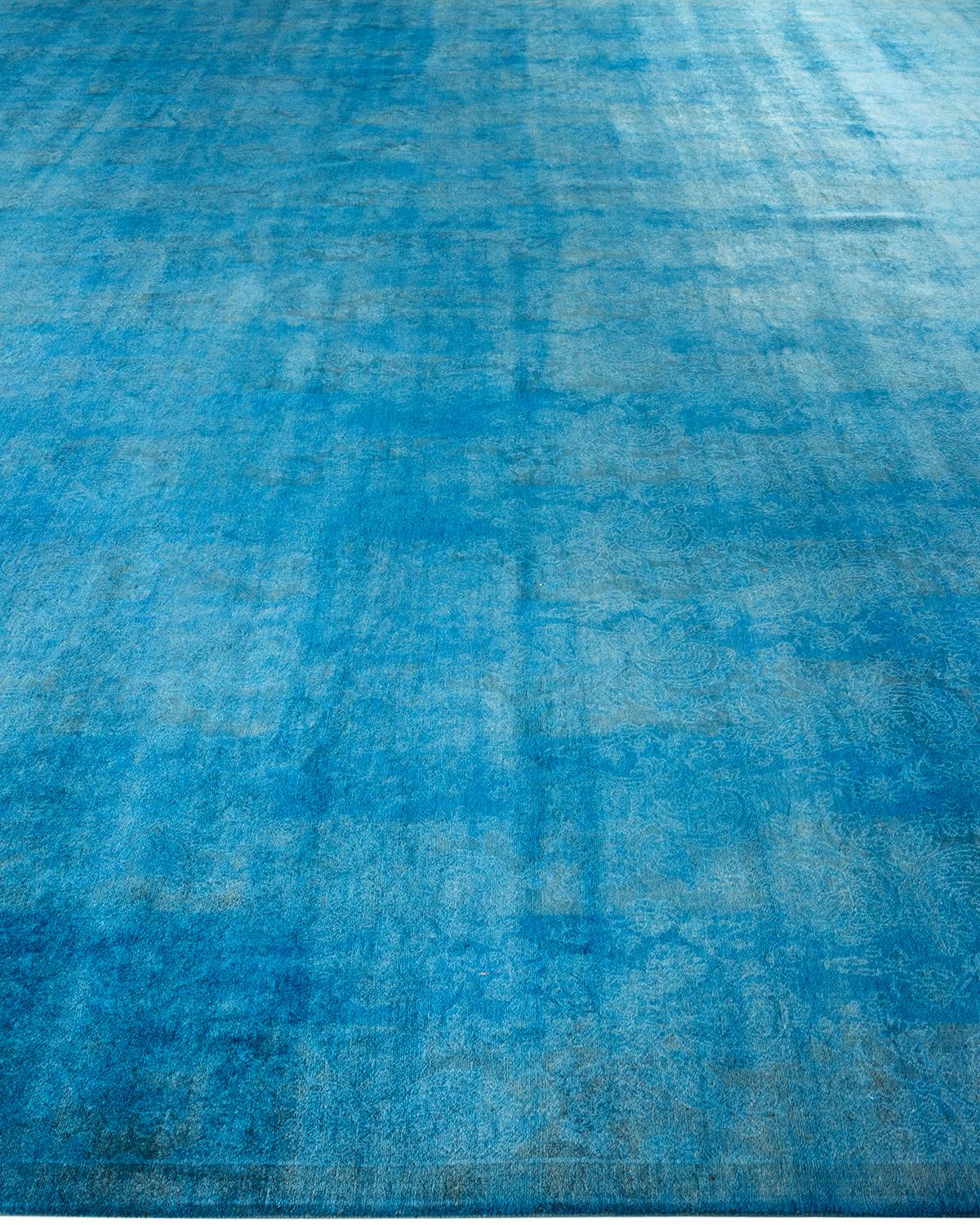 Contemporary Fine Vibrance Hand Knotted Wool Blue Area Rug In New Condition For Sale In Norwalk, CT