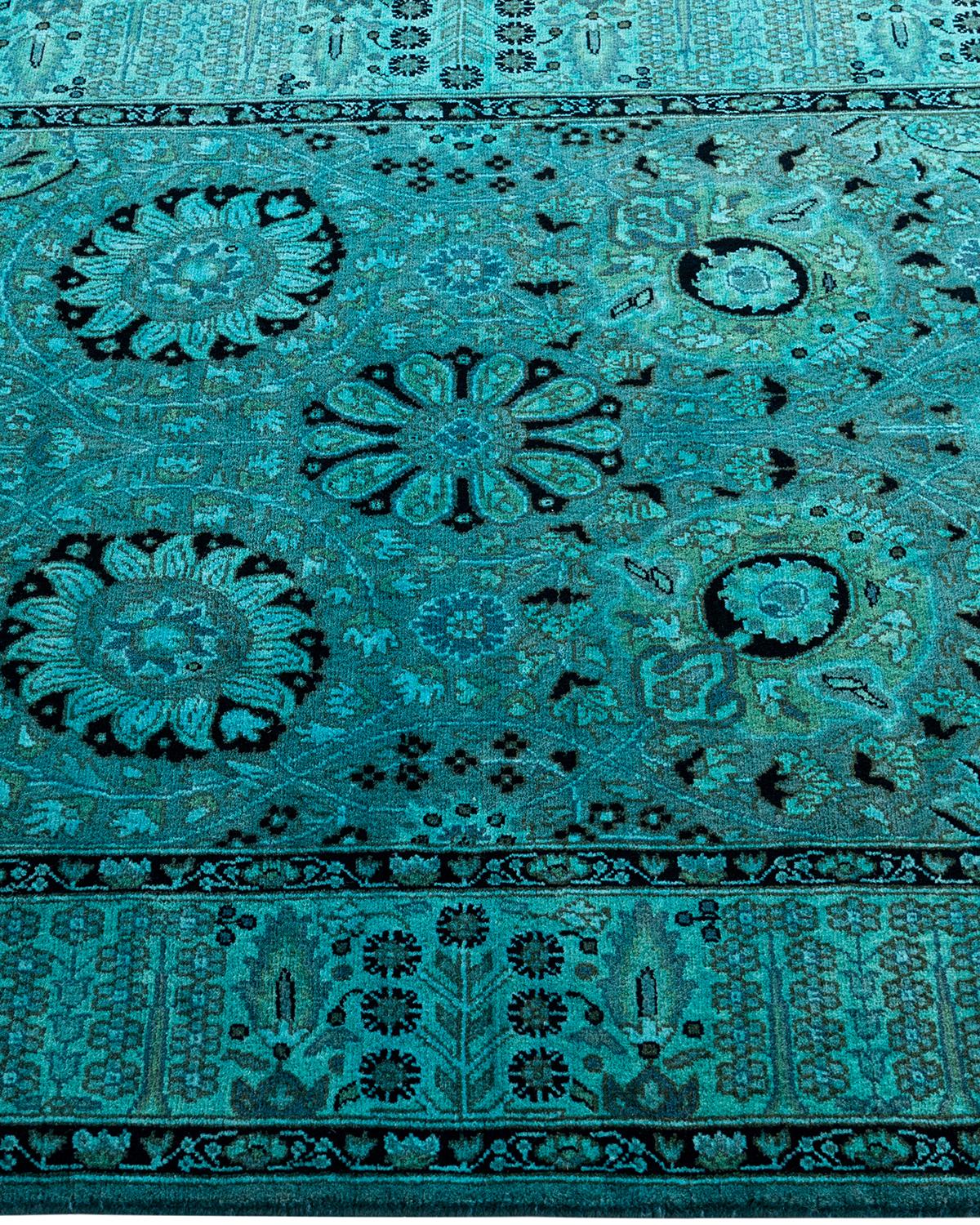 Contemporary Fine Vibrance Hand Knotted Wool Blue Area Rug  In New Condition For Sale In Norwalk, CT