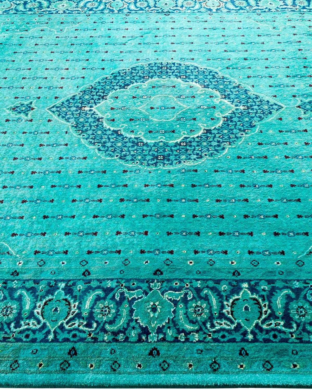 Contemporary Fine Vibrance Hand Knotted Wool Blue Area Rug In New Condition For Sale In Norwalk, CT