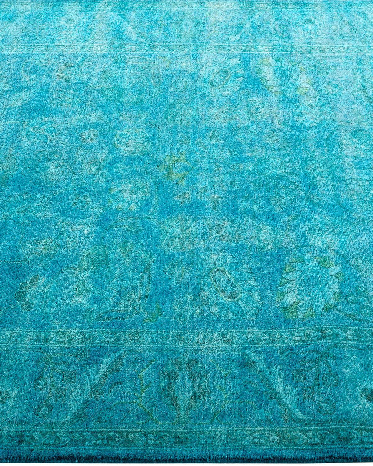 Contemporary Fine Vibrance Hand Knotted Wool Blue Area Rug  In New Condition For Sale In Norwalk, CT