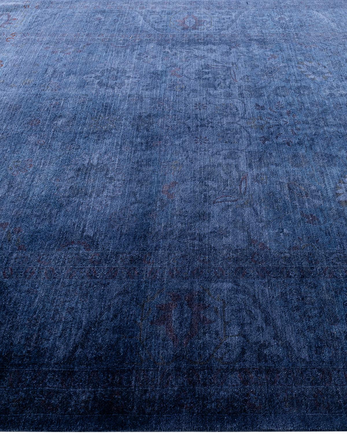 Contemporary Fine Vibrance Hand Knotted Wool Blue Area Rug  In New Condition For Sale In Norwalk, CT